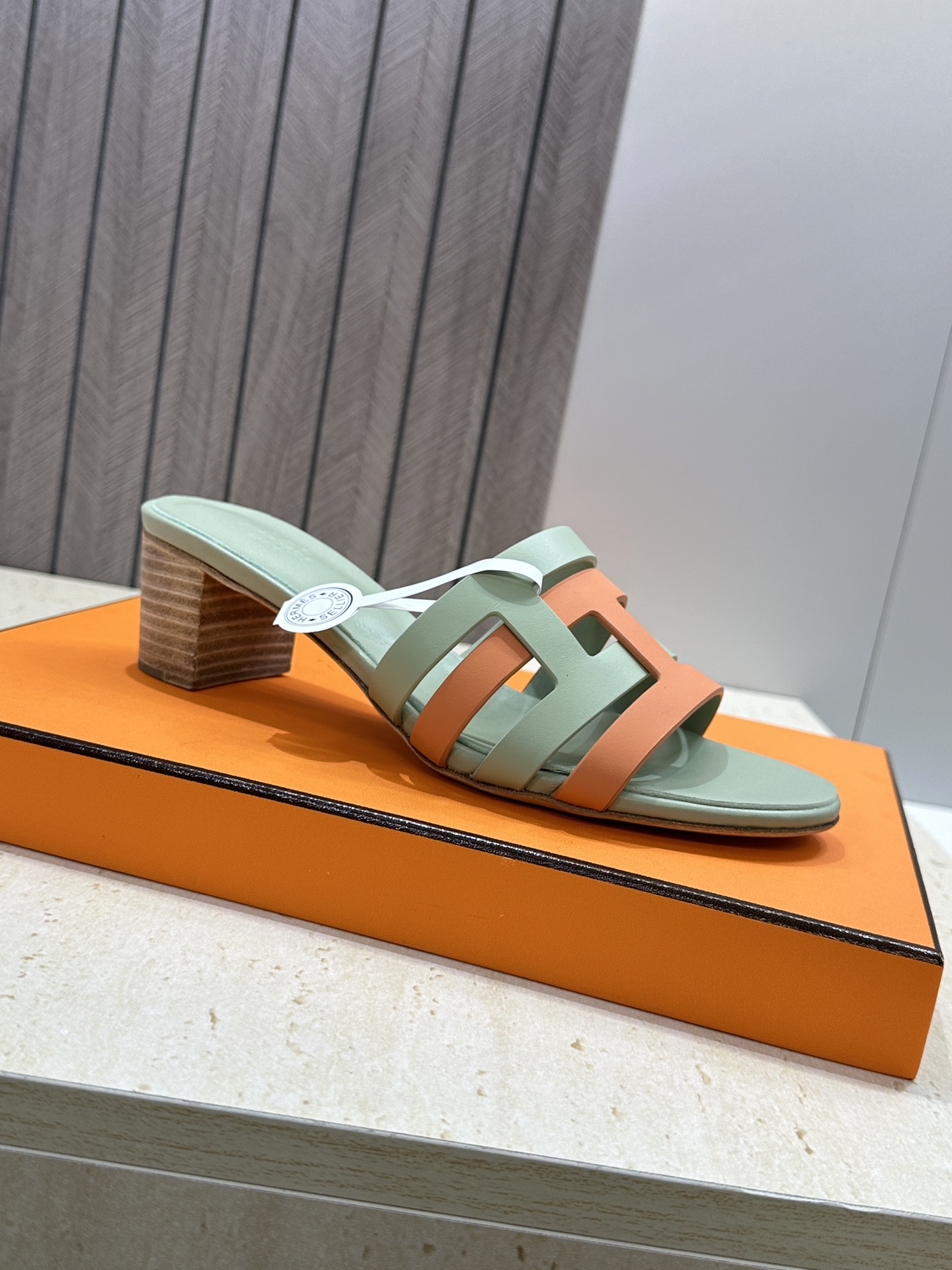 （配全套飞机盒）莞货 代购级 爱马仕 Hermes 2026春夏新款 Oran平底方头拼色工字拖女鞋  