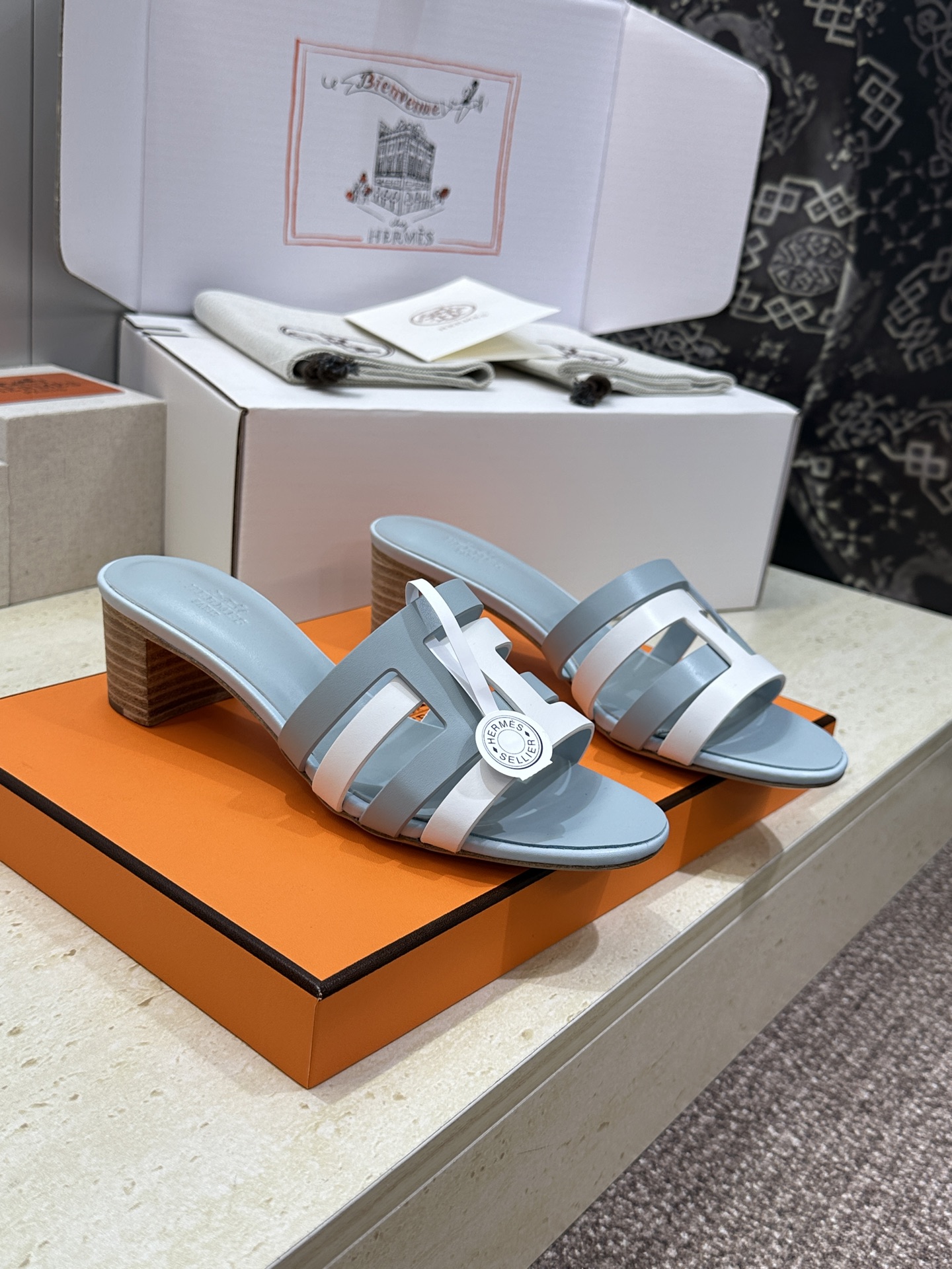 （配全套飞机盒）莞货 代购级 爱马仕 Hermes 2026春夏新款 Oran平底方头拼色工字拖女鞋  