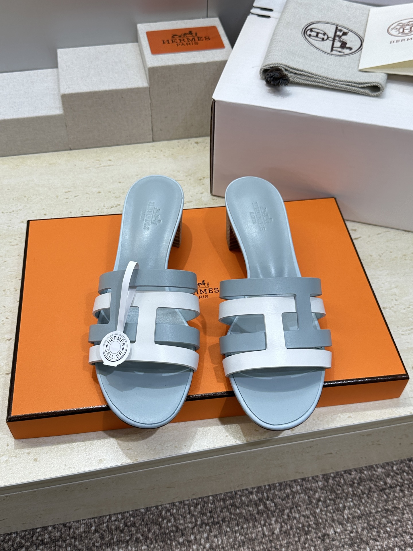 （配全套飞机盒）莞货 代购级 爱马仕 Hermes 2026春夏新款 Oran平底方头拼色工字拖女鞋  