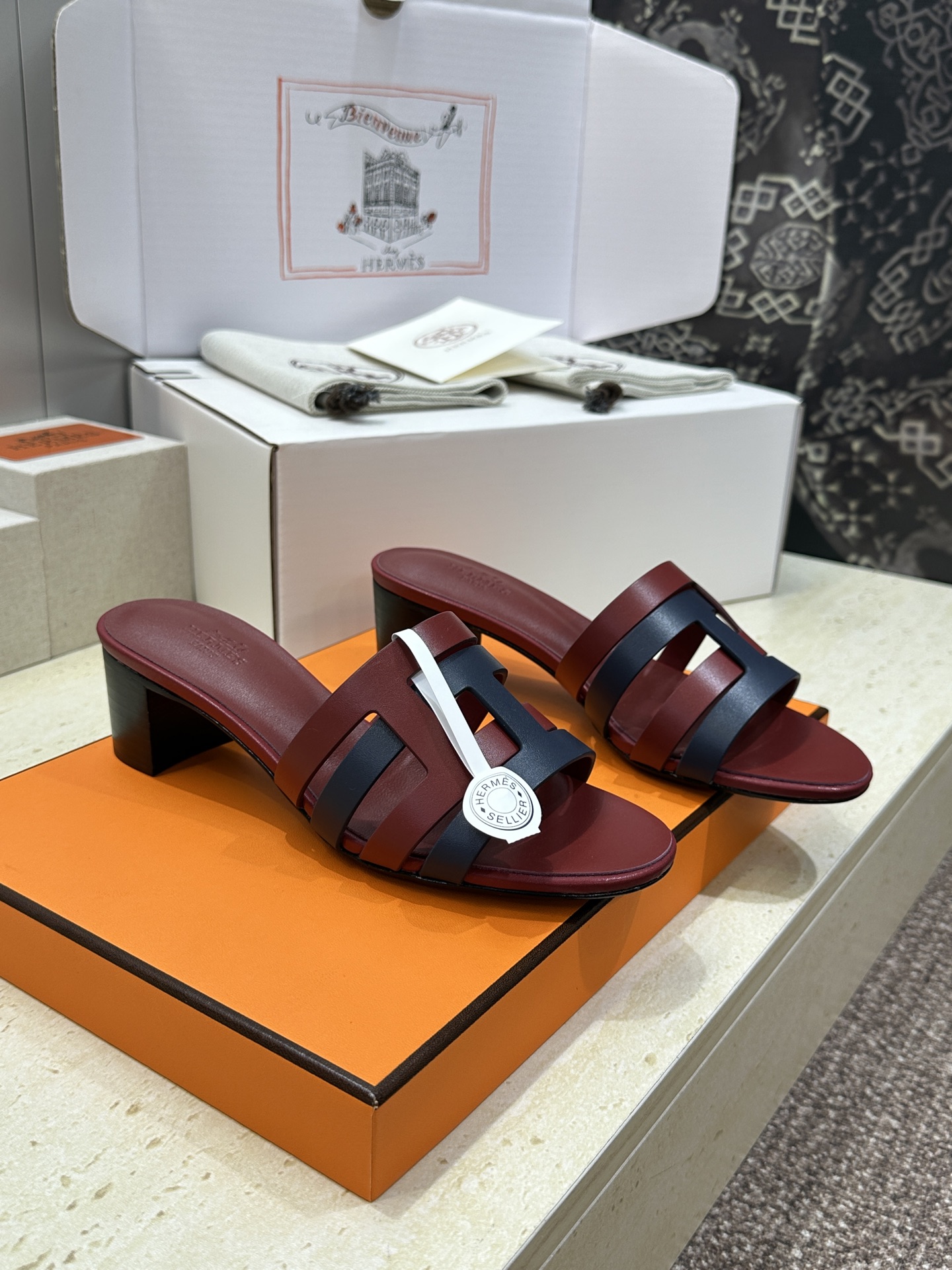 （配全套飞机盒）莞货 代购级 爱马仕 Hermes 2026春夏新款 Oran平底方头拼色工字拖女鞋  