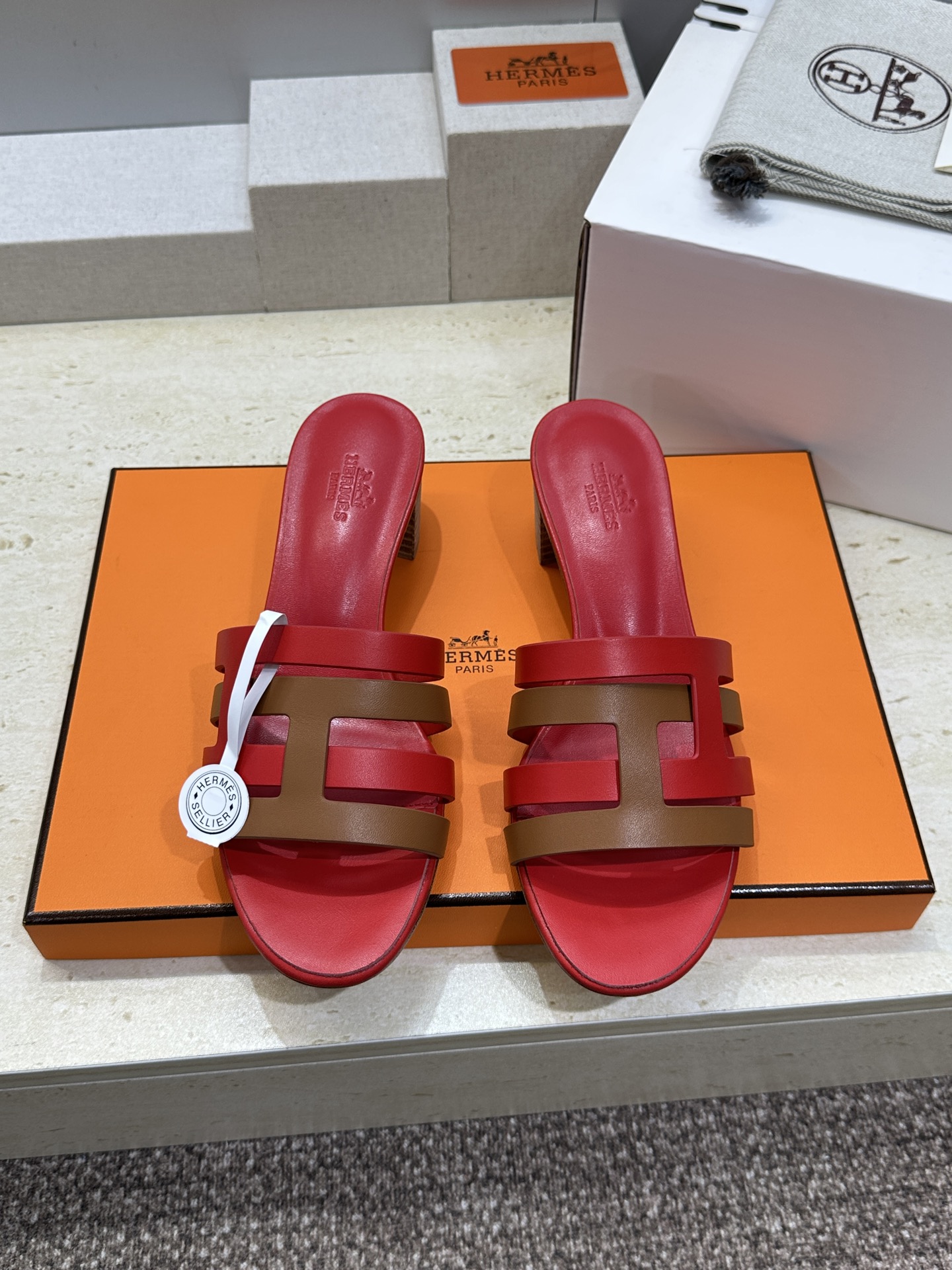 （配全套飞机盒）莞货 代购级 爱马仕 Hermes 2026春夏新款 Oran平底方头拼色工字拖女鞋  