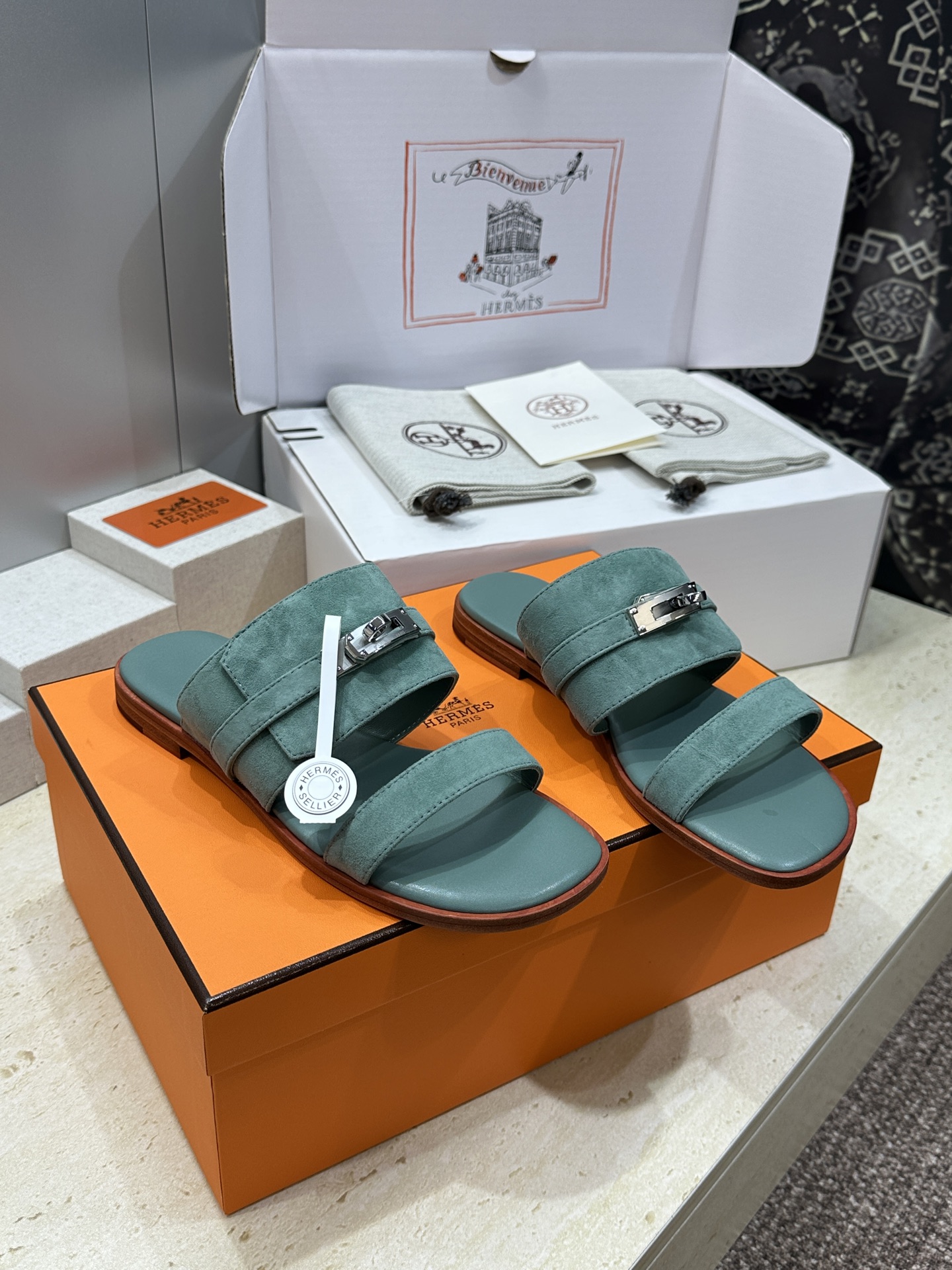 (配全套飞机盒)莞货 代购级 爱马仕 Hermes 2026春夏新款 Ninon 粗跟拼色女鞋  H家字