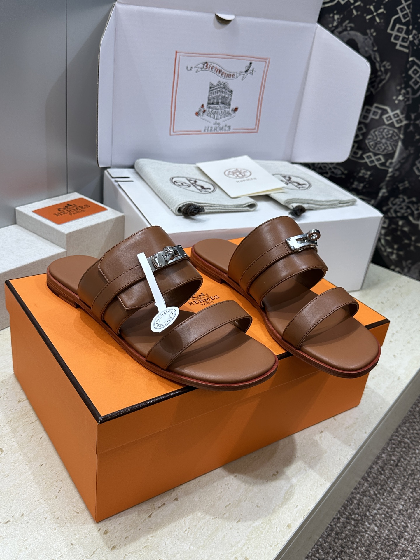 (配全套飞机盒)莞货 代购级 爱马仕 Hermes 2026春夏新款 Ninon 粗跟拼色女鞋  H家字