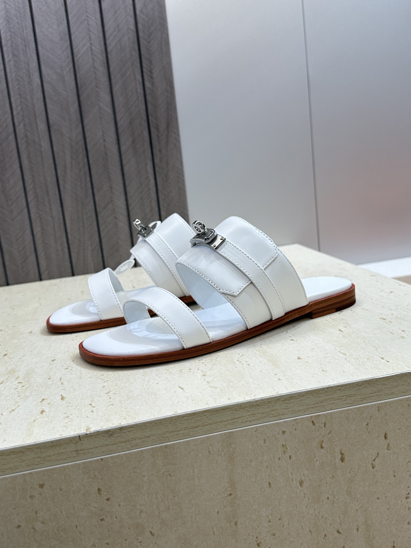 (配全套飞机盒)莞货 代购级 爱马仕 Hermes 2026春夏新款 Ninon 粗跟拼色女鞋  H家字