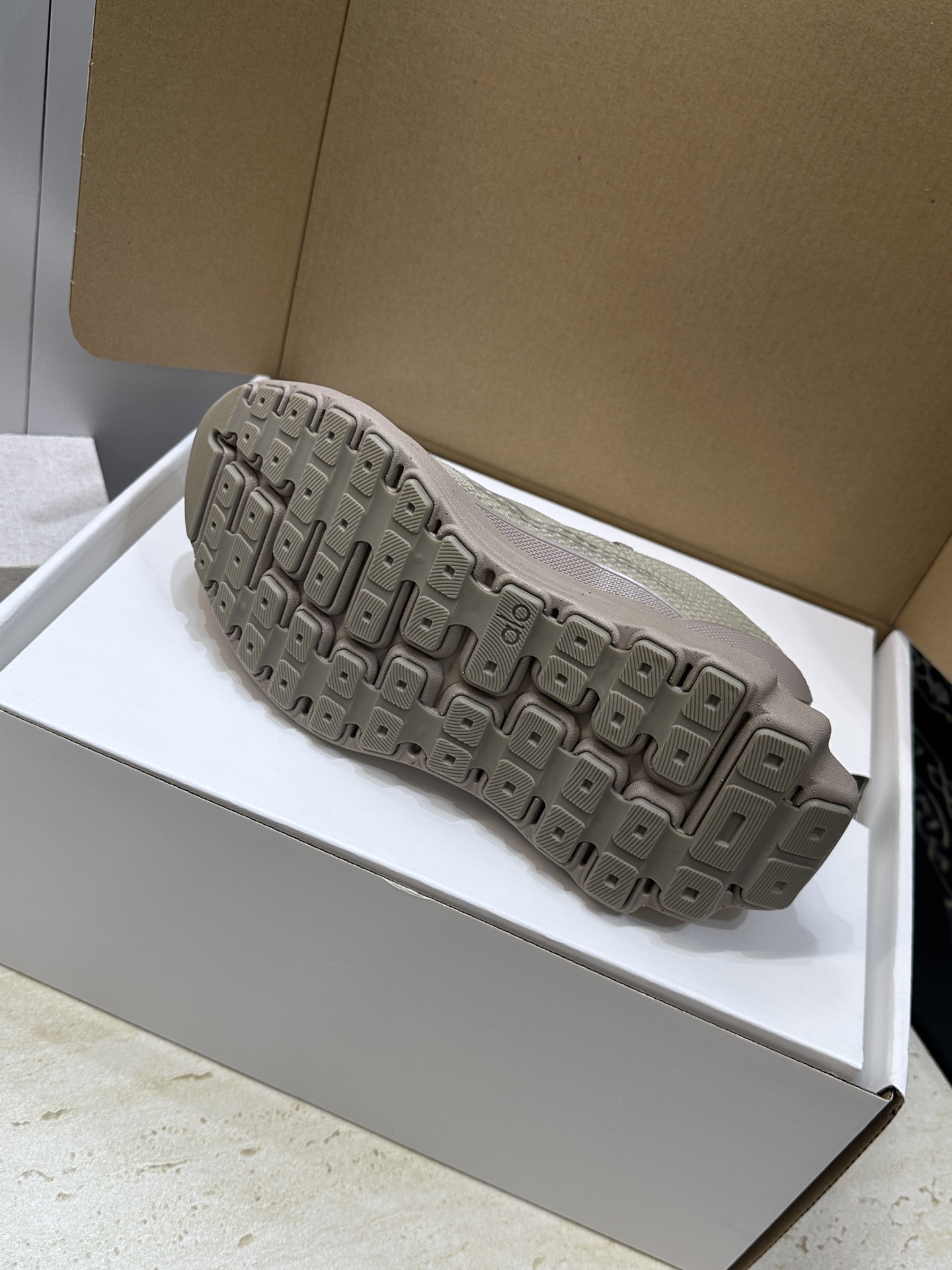 (配全套飞机盒)顶级版 alo x Runner 2026春夏联名新款高定情侣装系列休闲老爹运动小白鞋 