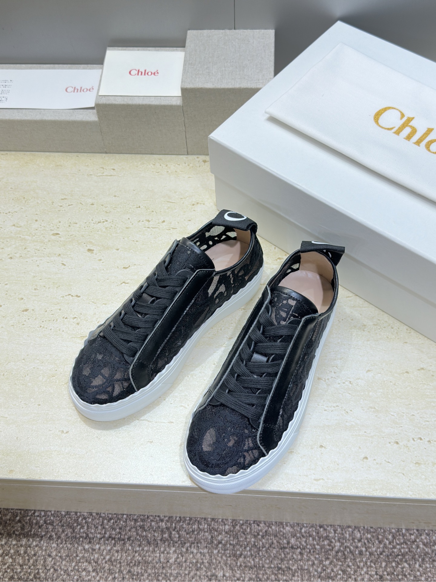 Chloe 蔻依 2026春夏新款休闲时尚蕾丝女鞋 明星同款字母logo低帮平底圆头系带拼色滑板运动鞋 