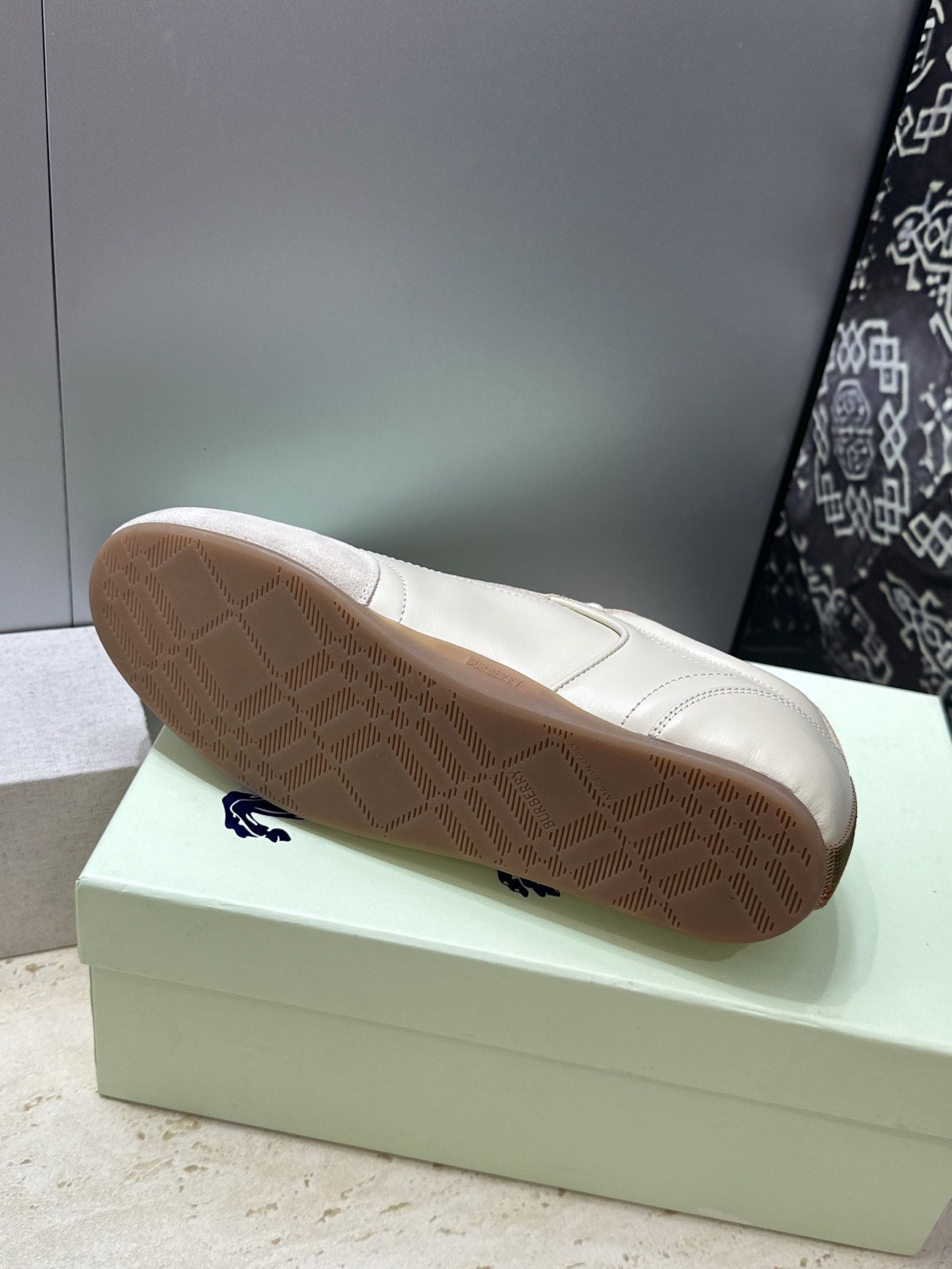 男+10Burberry 博柏利 2026春夏情侣新款系带休闲时尚舒适运动小白鞋  B家字母logo立体