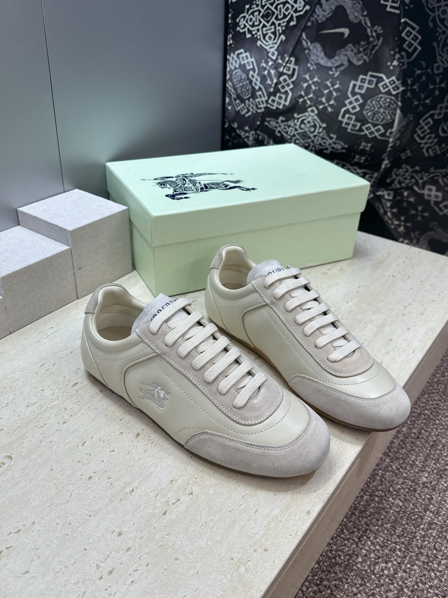 男+10Burberry 博柏利 2026春夏情侣新款系带休闲时尚舒适运动小白鞋  B家字母logo立体