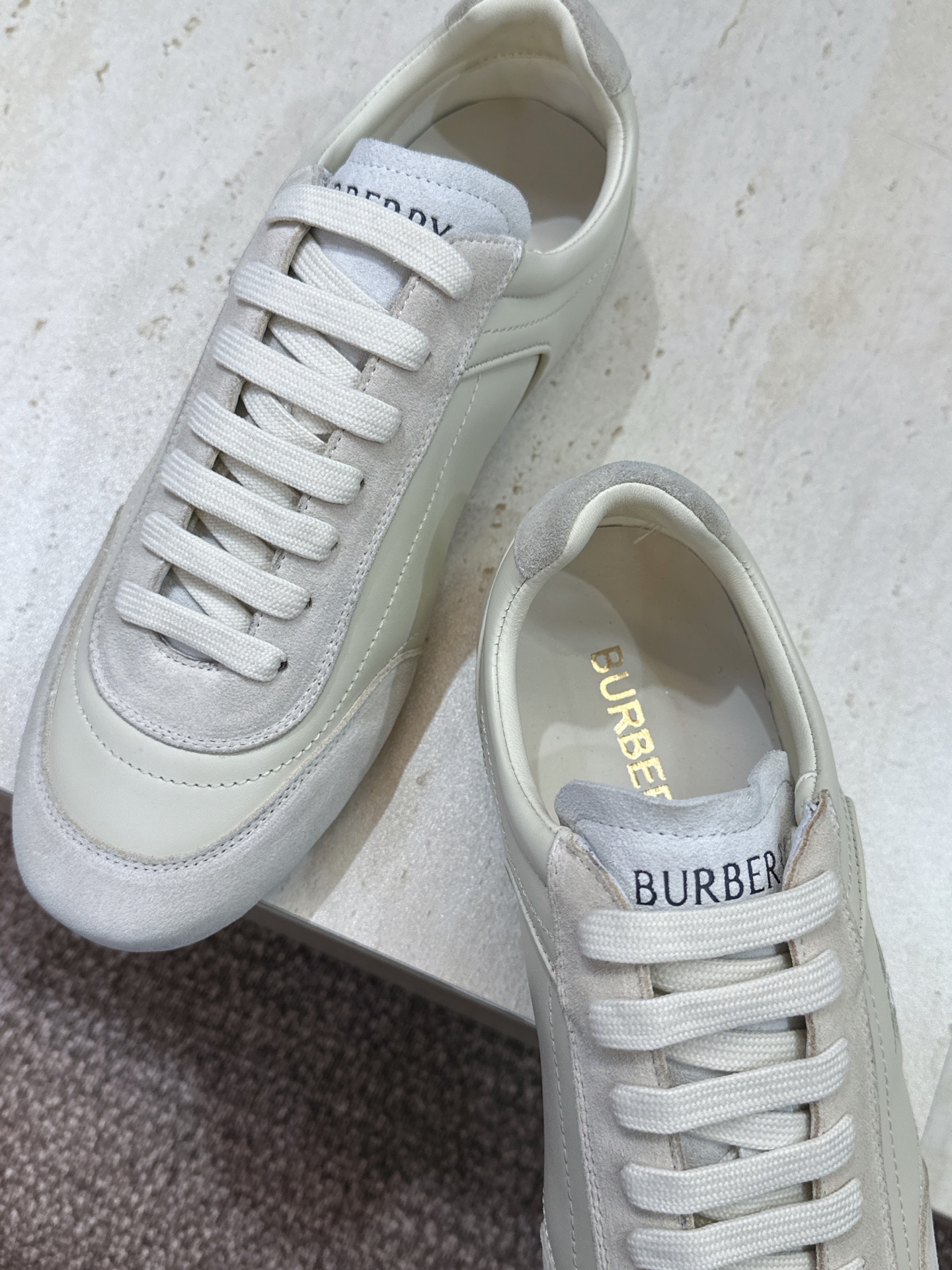 男+10Burberry 博柏利 2026春夏情侣新款系带休闲时尚舒适运动小白鞋  B家字母logo立体