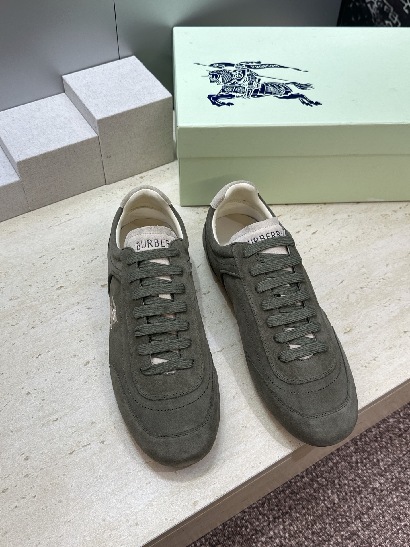 男+10Burberry 博柏利 2026春夏情侣新款系带休闲时尚舒适运动小白鞋  B家字母logo立体