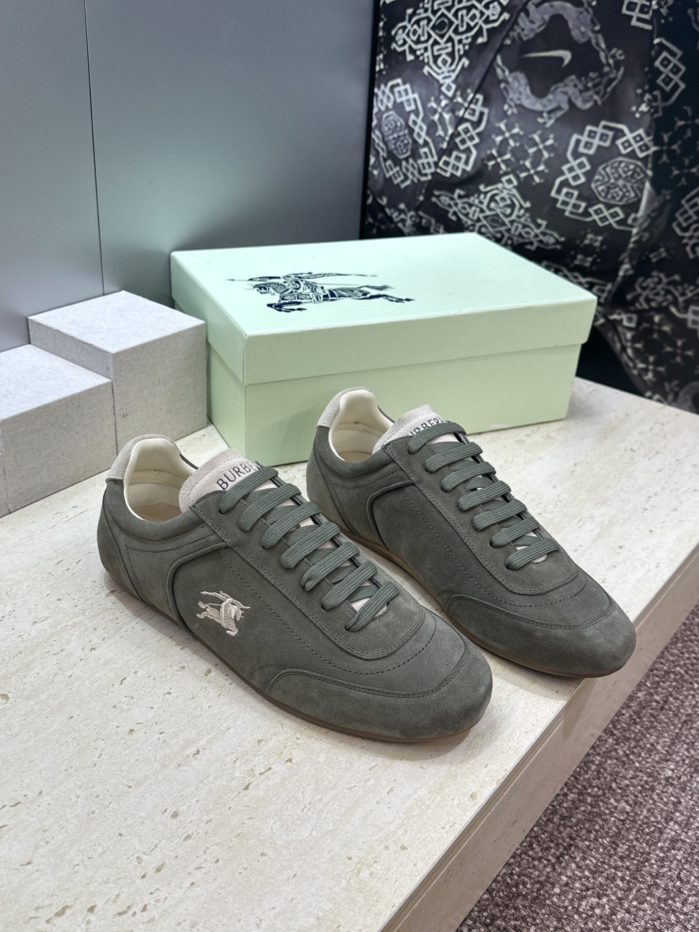 男+10Burberry 博柏利 2026春夏情侣新款系带休闲时尚舒适运动小白鞋  B家字母logo立体