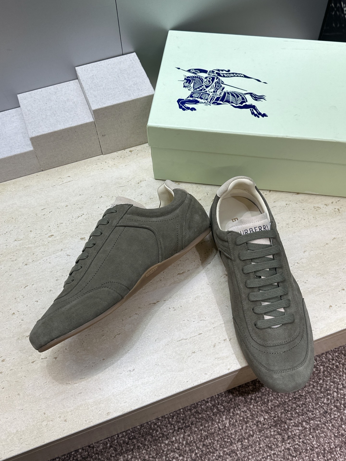 男+10Burberry 博柏利 2026春夏情侣新款系带休闲时尚舒适运动小白鞋  B家字母logo立体