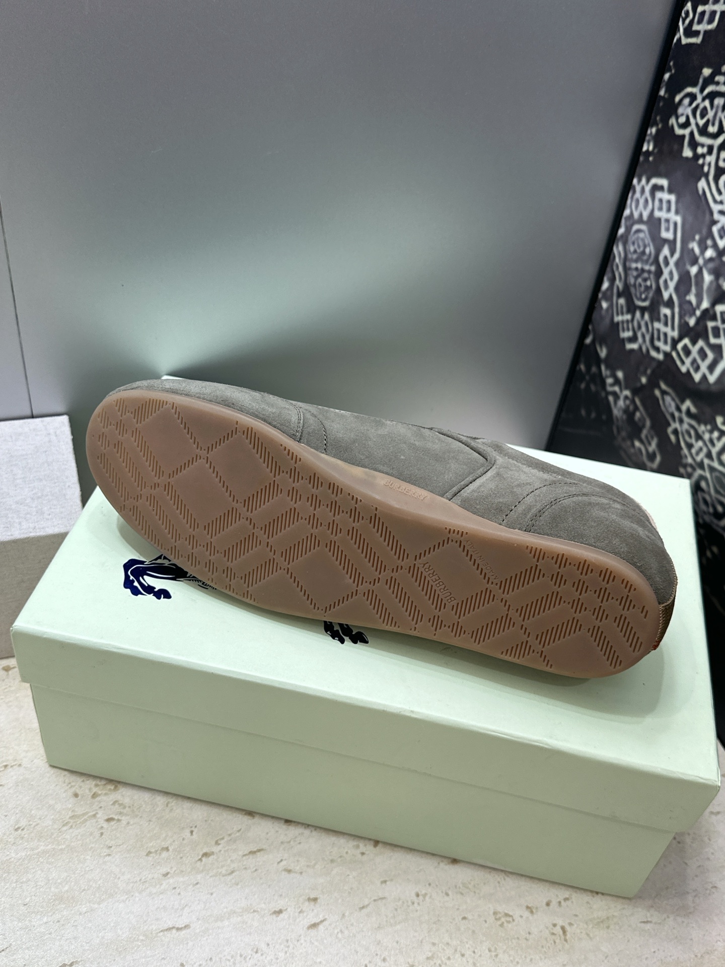 男+10Burberry 博柏利 2026春夏情侣新款系带休闲时尚舒适运动小白鞋  B家字母logo立体