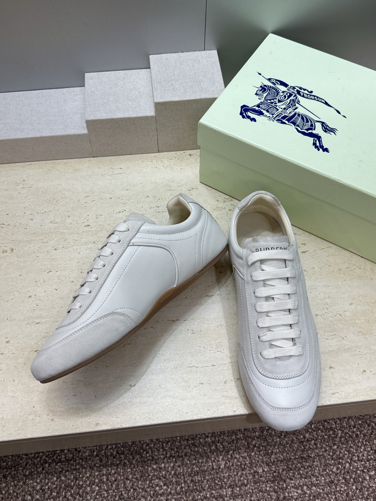 男+10Burberry 博柏利 2026春夏情侣新款系带休闲时尚舒适运动小白鞋  B家字母logo立体