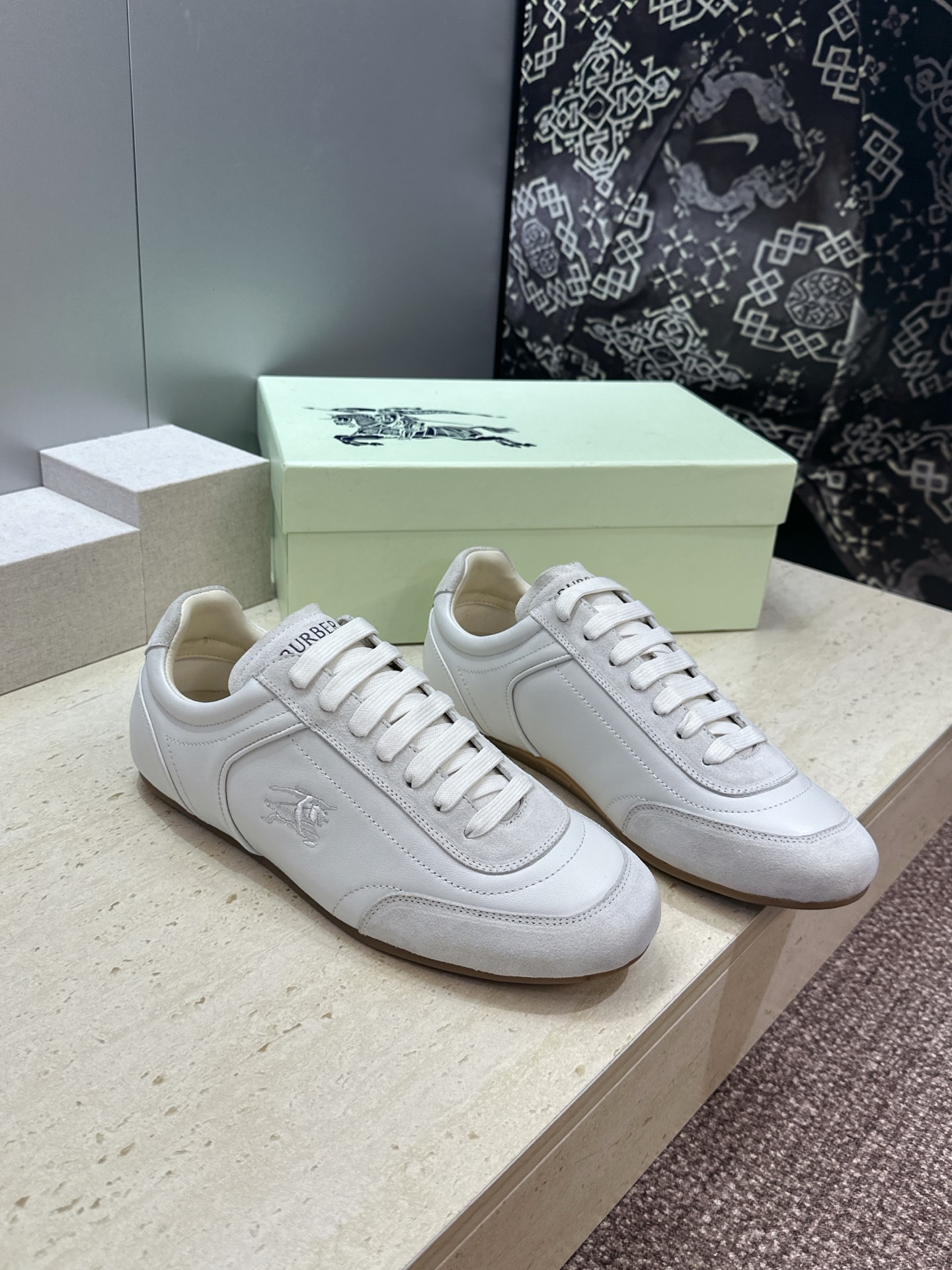 男+10Burberry 博柏利 2026春夏情侣新款系带休闲时尚舒适运动小白鞋  B家字母logo立体