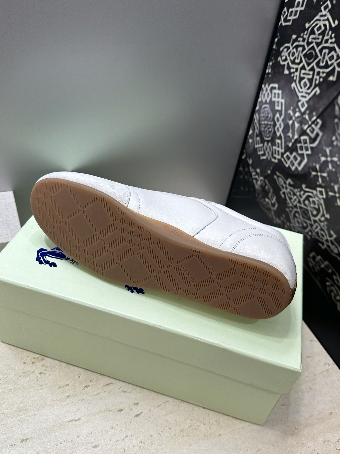 男+10Burberry 博柏利 2026春夏情侣新款系带休闲时尚舒适运动小白鞋  B家字母logo立体