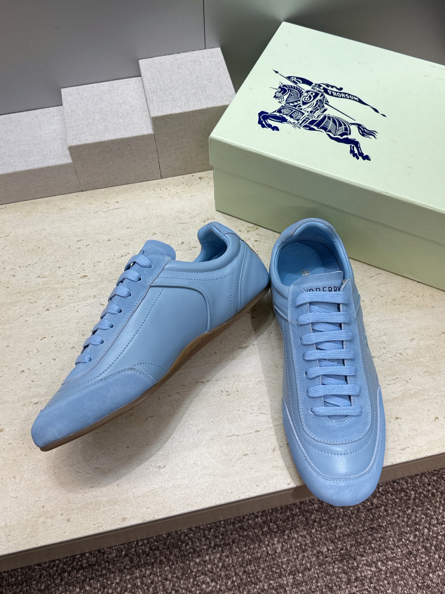 男+10Burberry 博柏利 2026春夏情侣新款系带休闲时尚舒适运动小白鞋  B家字母logo立体