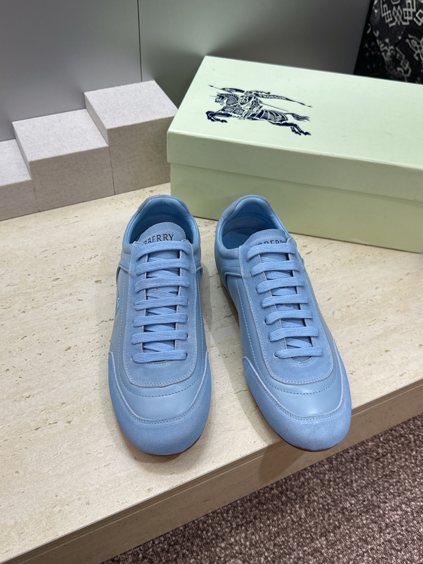 男+10Burberry 博柏利 2026春夏情侣新款系带休闲时尚舒适运动小白鞋  B家字母logo立体