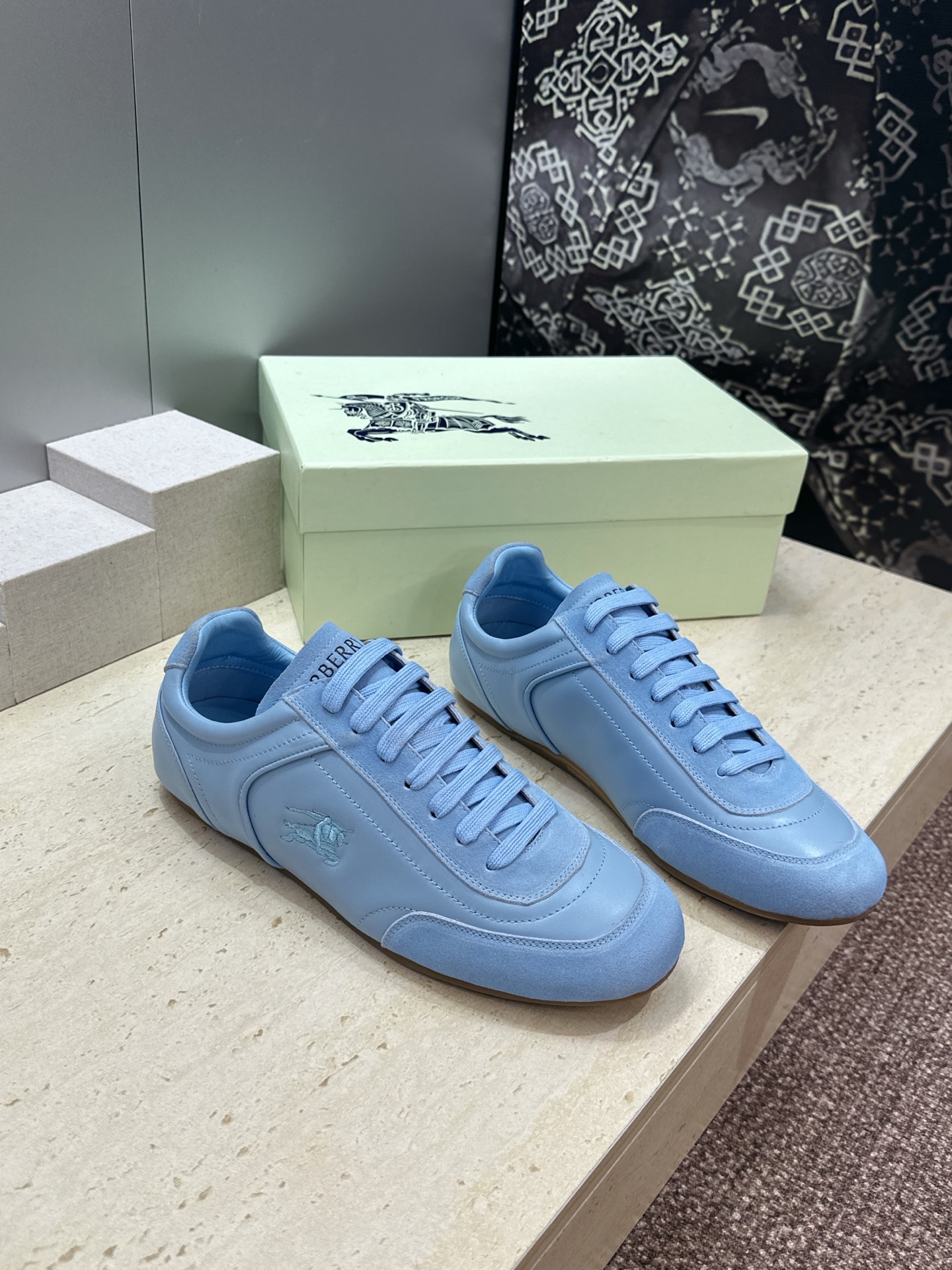 男+10Burberry 博柏利 2026春夏情侣新款系带休闲时尚舒适运动小白鞋  B家字母logo立体