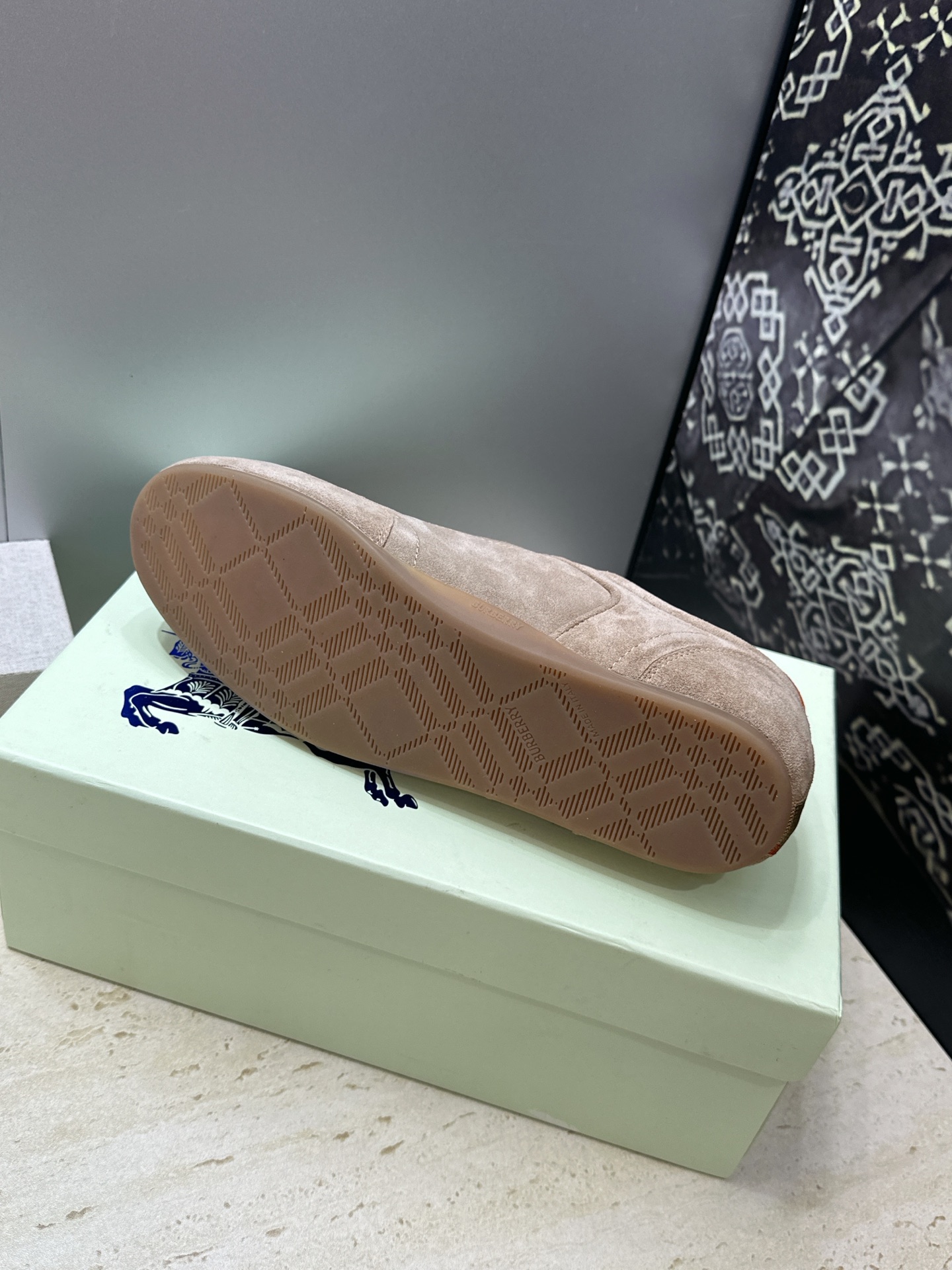 男+10Burberry 博柏利 2026春夏情侣新款系带休闲时尚舒适运动小白鞋  B家字母logo立体