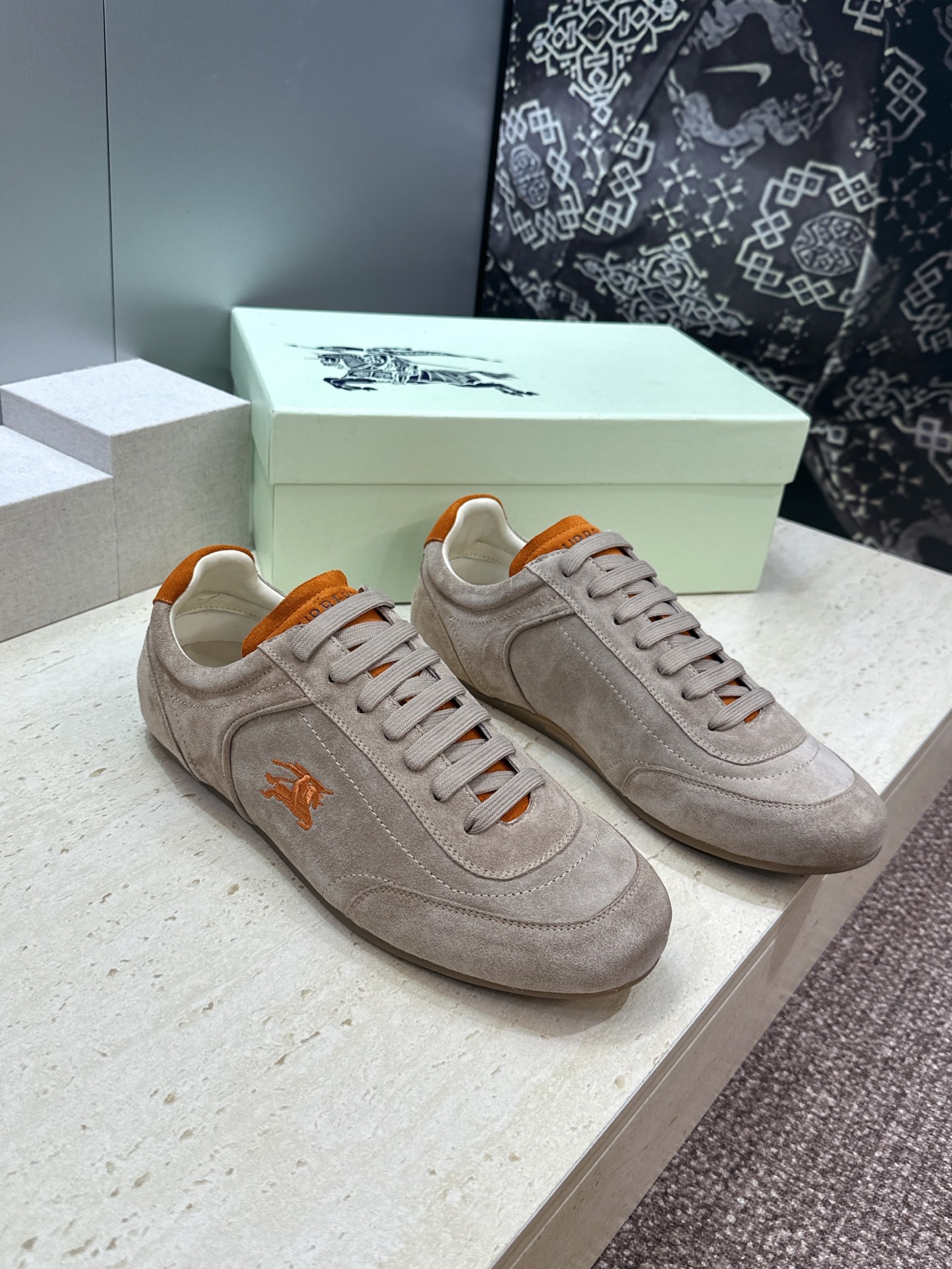男+10Burberry 博柏利 2026春夏情侣新款系带休闲时尚舒适运动小白鞋  B家字母logo立体