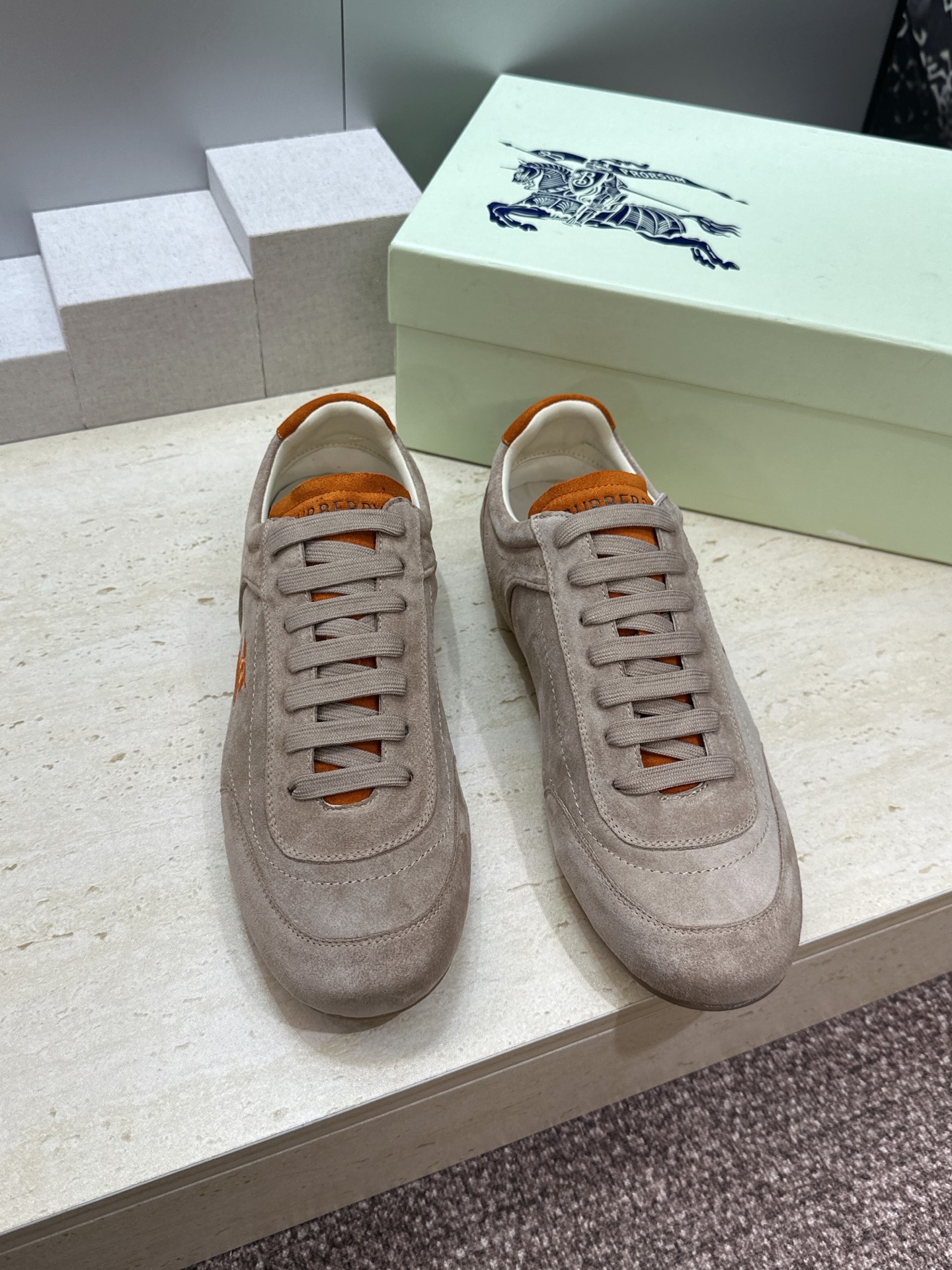 男+10Burberry 博柏利 2026春夏情侣新款系带休闲时尚舒适运动小白鞋  B家字母logo立体