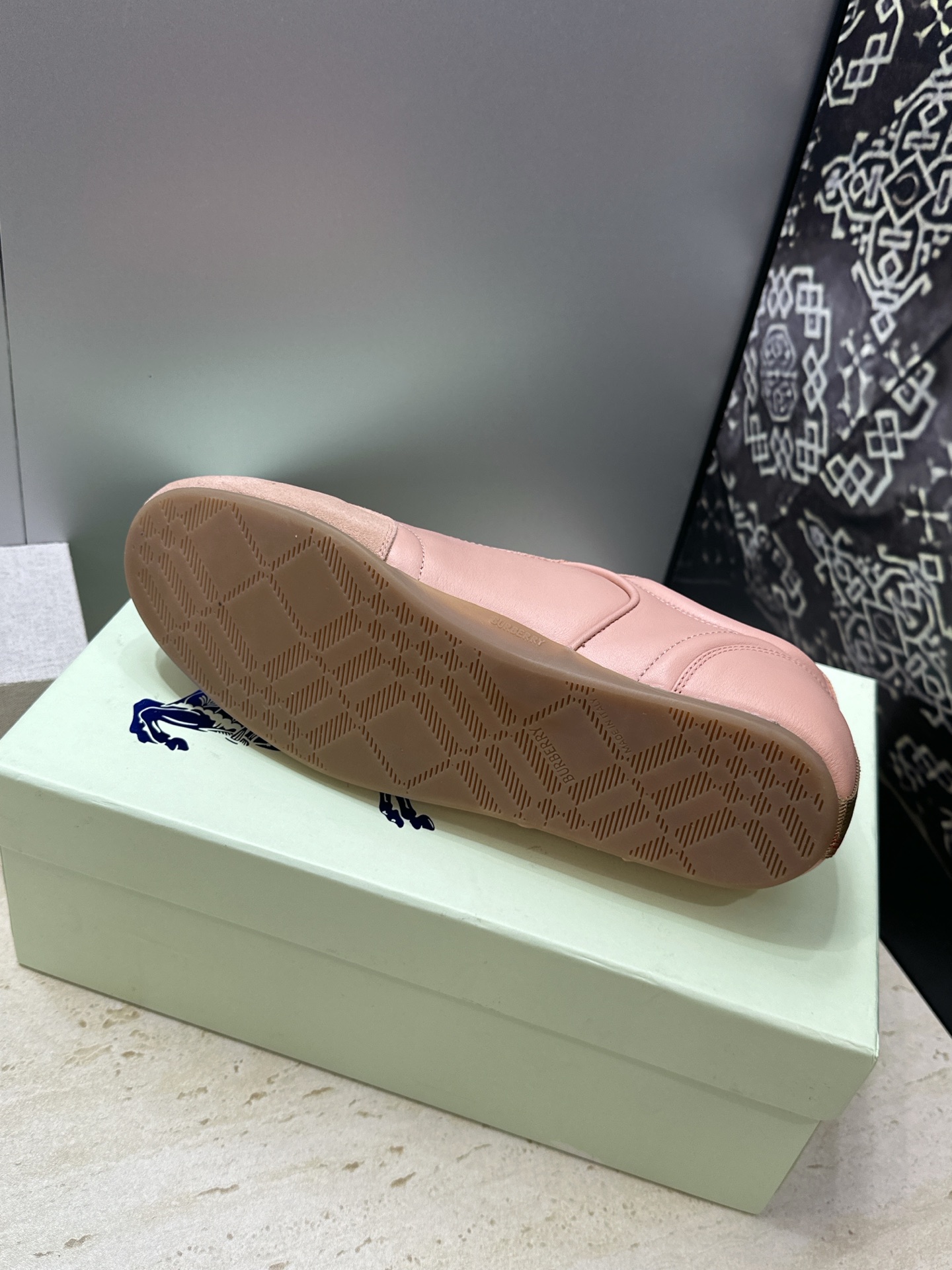 男+10Burberry 博柏利 2026春夏情侣新款系带休闲时尚舒适运动小白鞋  B家字母logo立体