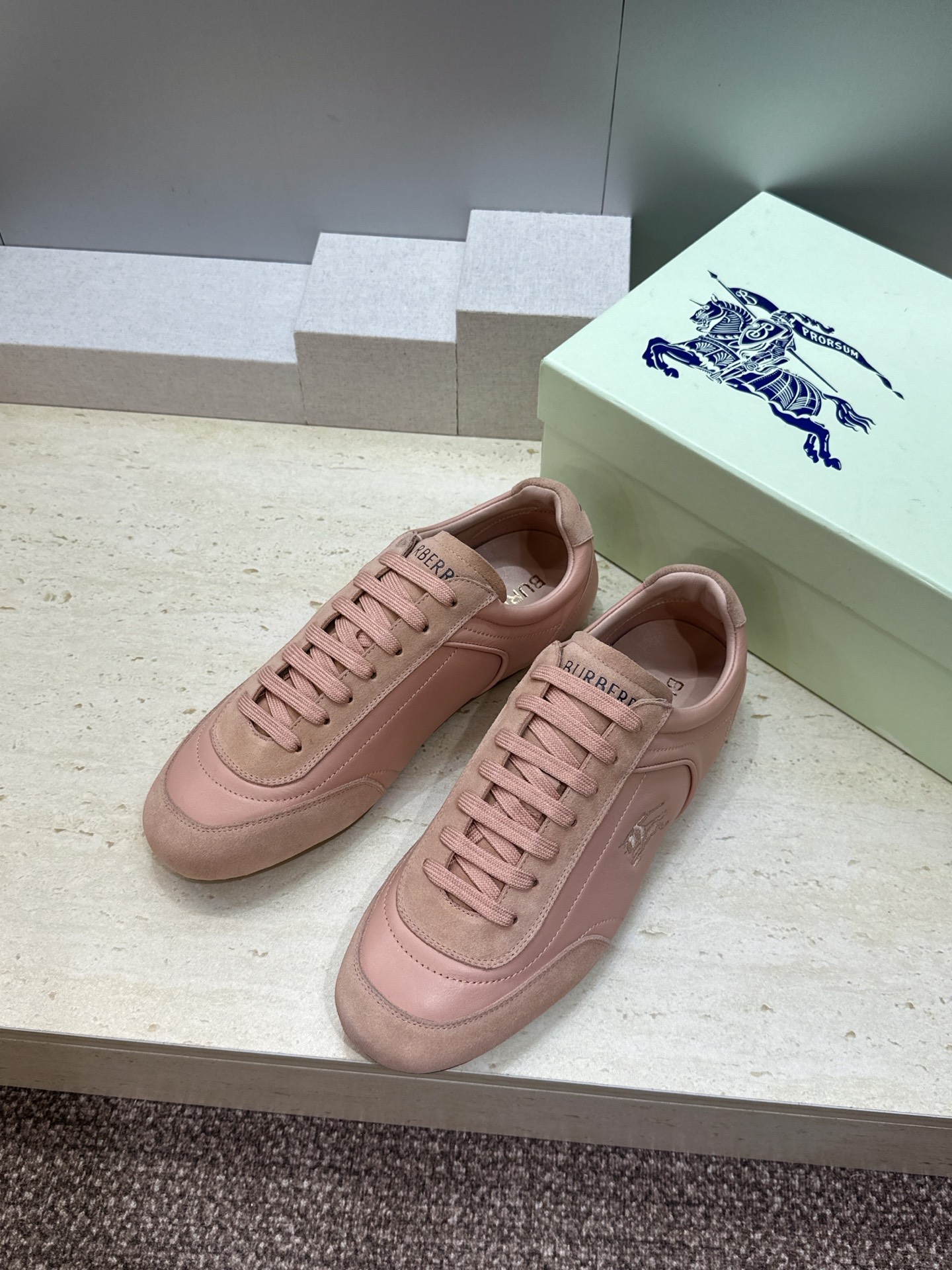 男+10Burberry 博柏利 2026春夏情侣新款系带休闲时尚舒适运动小白鞋  B家字母logo立体