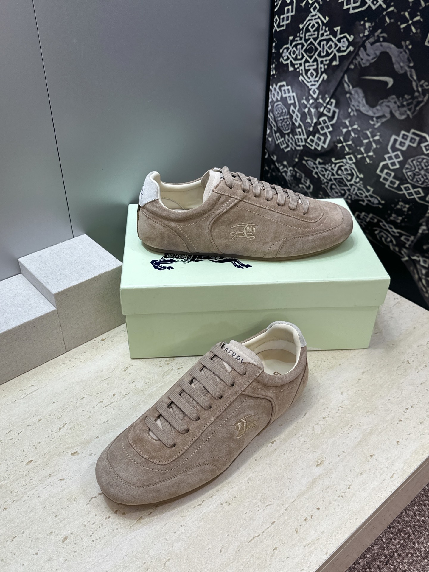 男+10Burberry 博柏利 2026春夏情侣新款系带休闲时尚舒适运动小白鞋  B家字母logo立体