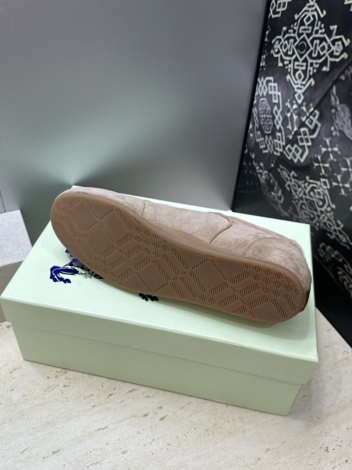 男+10Burberry 博柏利 2026春夏情侣新款系带休闲时尚舒适运动小白鞋  B家字母logo立体