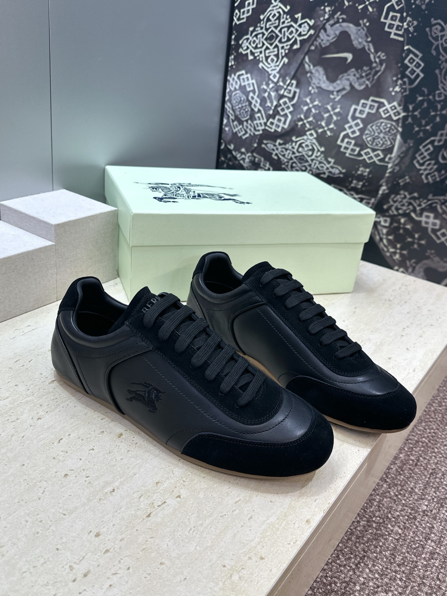 男+10Burberry 博柏利 2026春夏情侣新款系带休闲时尚舒适运动小白鞋  B家字母logo立体