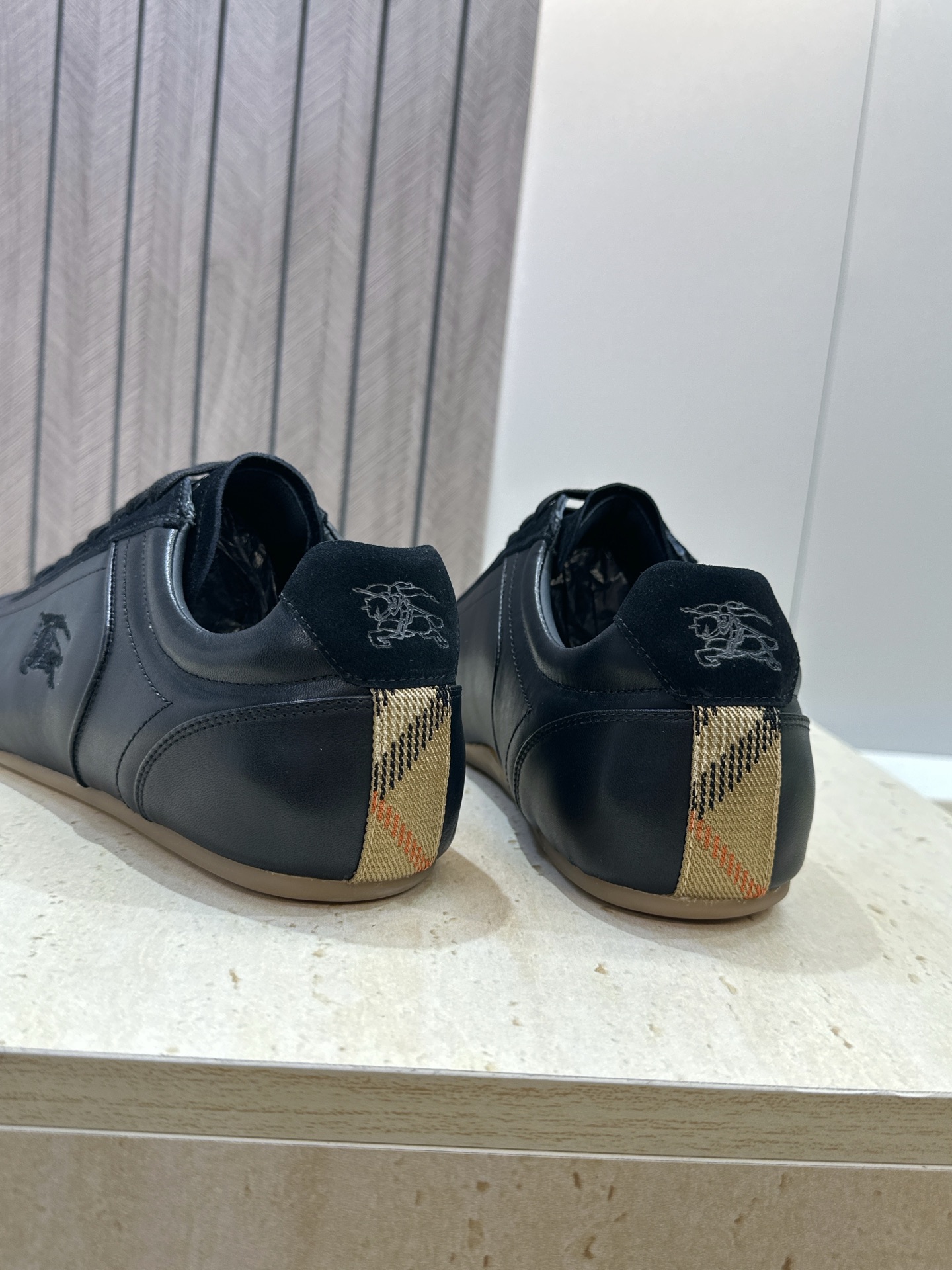 男+10Burberry 博柏利 2026春夏情侣新款系带休闲时尚舒适运动小白鞋  B家字母logo立体