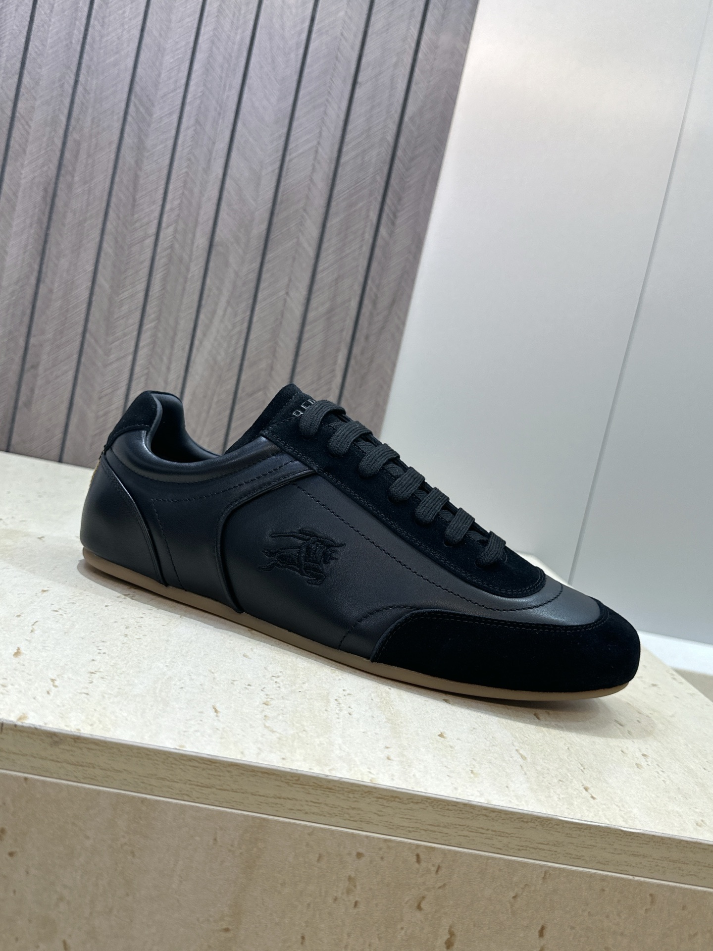 男+10Burberry 博柏利 2026春夏情侣新款系带休闲时尚舒适运动小白鞋  B家字母logo立体