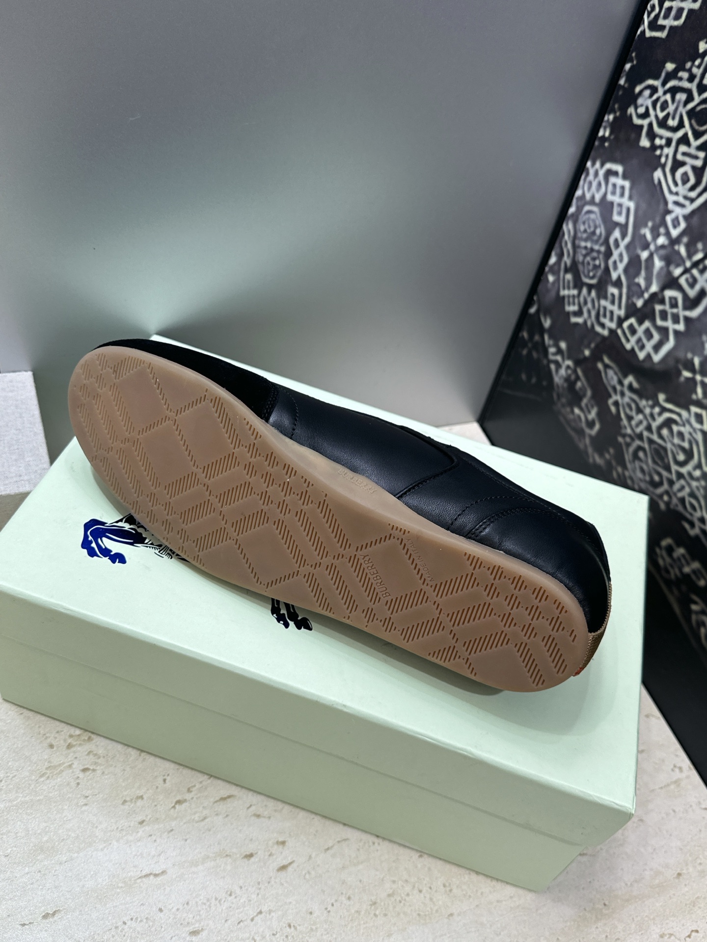 男+10Burberry 博柏利 2026春夏情侣新款系带休闲时尚舒适运动小白鞋  B家字母logo立体