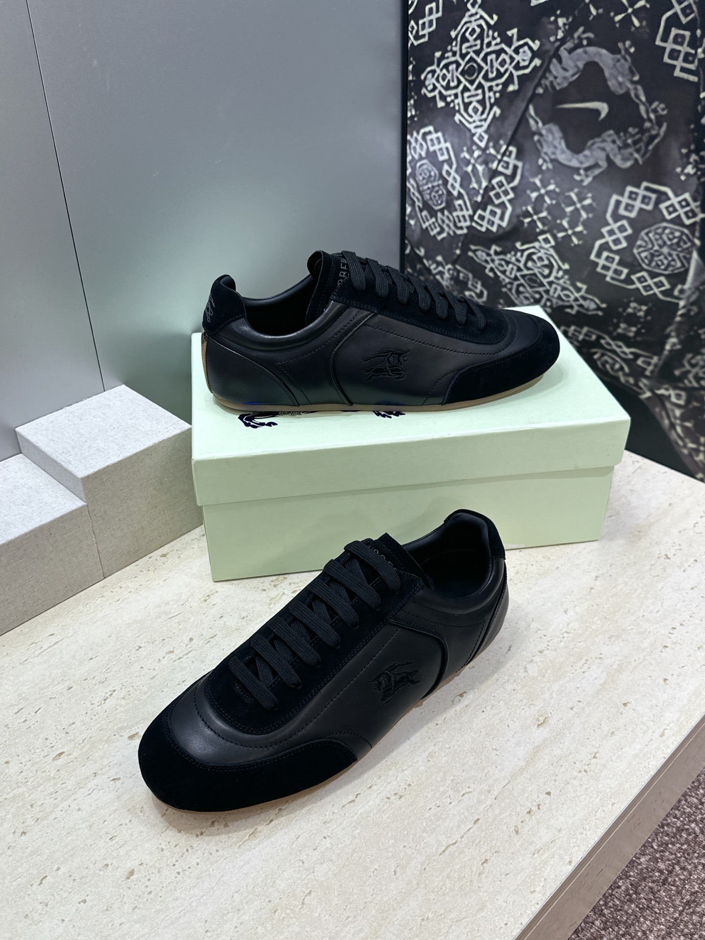 男+10Burberry 博柏利 2026春夏情侣新款系带休闲时尚舒适运动小白鞋  B家字母logo立体