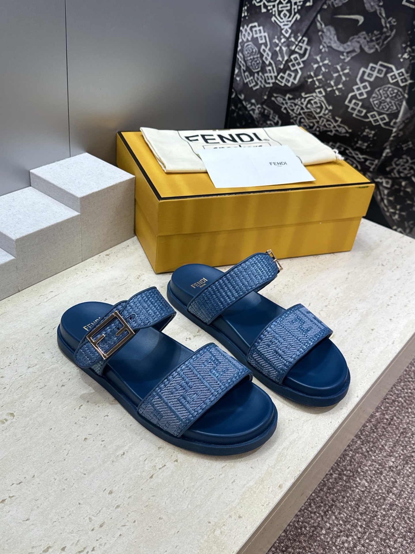 芬迪 Fendi 2026春夏情侣新款懒人沙滩鞋 F家明星同款字母logo五金扣厚底圆头露趾拼色凉拖鞋材