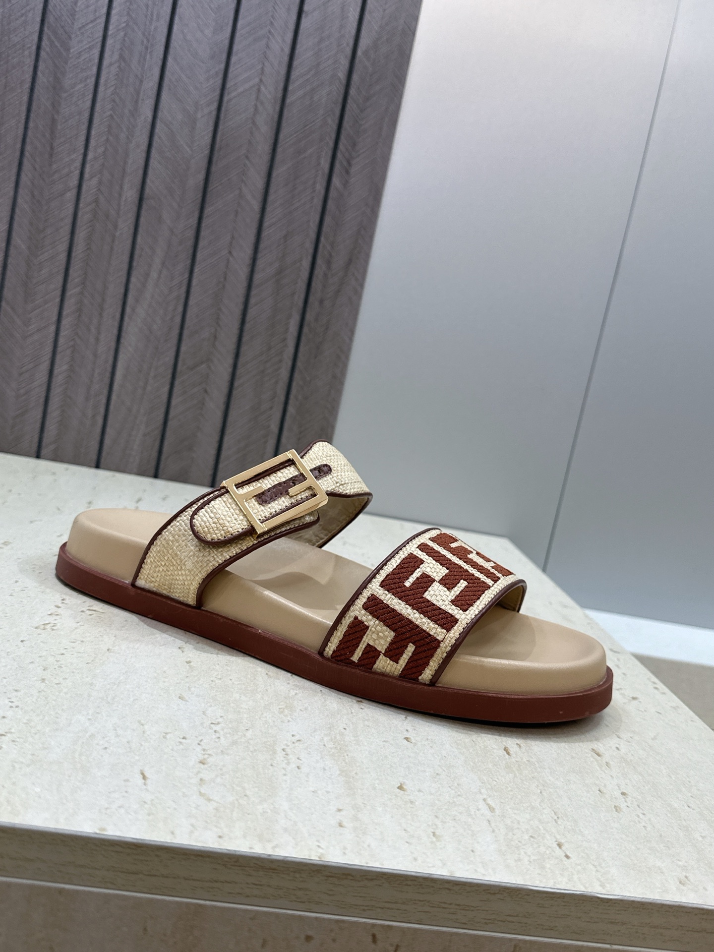 芬迪 Fendi 2026春夏情侣新款懒人沙滩鞋 F家明星同款字母logo五金扣厚底圆头露趾拼色凉拖鞋材