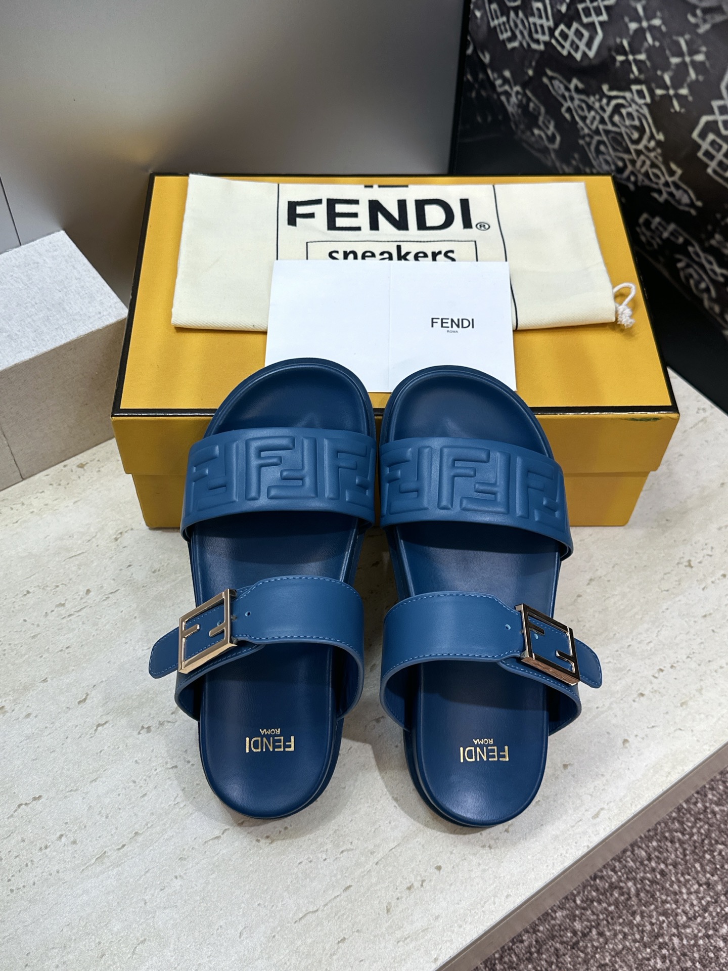 芬迪 Fendi 2026春夏情侣新款懒人沙滩鞋 F家明星同款字母logo五金扣厚底圆头露趾拼色凉拖鞋材