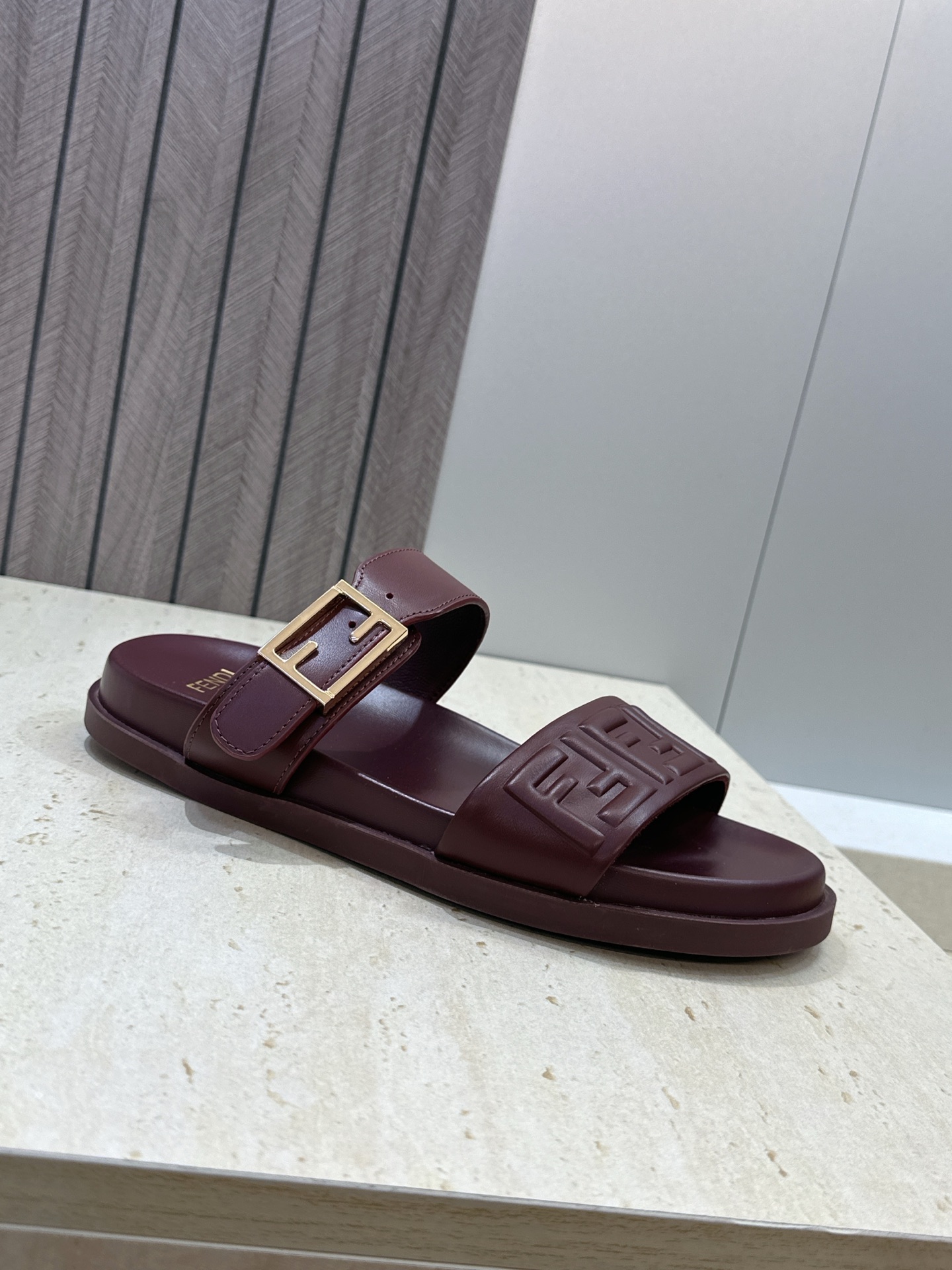 芬迪 Fendi 2026春夏情侣新款懒人沙滩鞋 F家明星同款字母logo五金扣厚底圆头露趾拼色凉拖鞋材