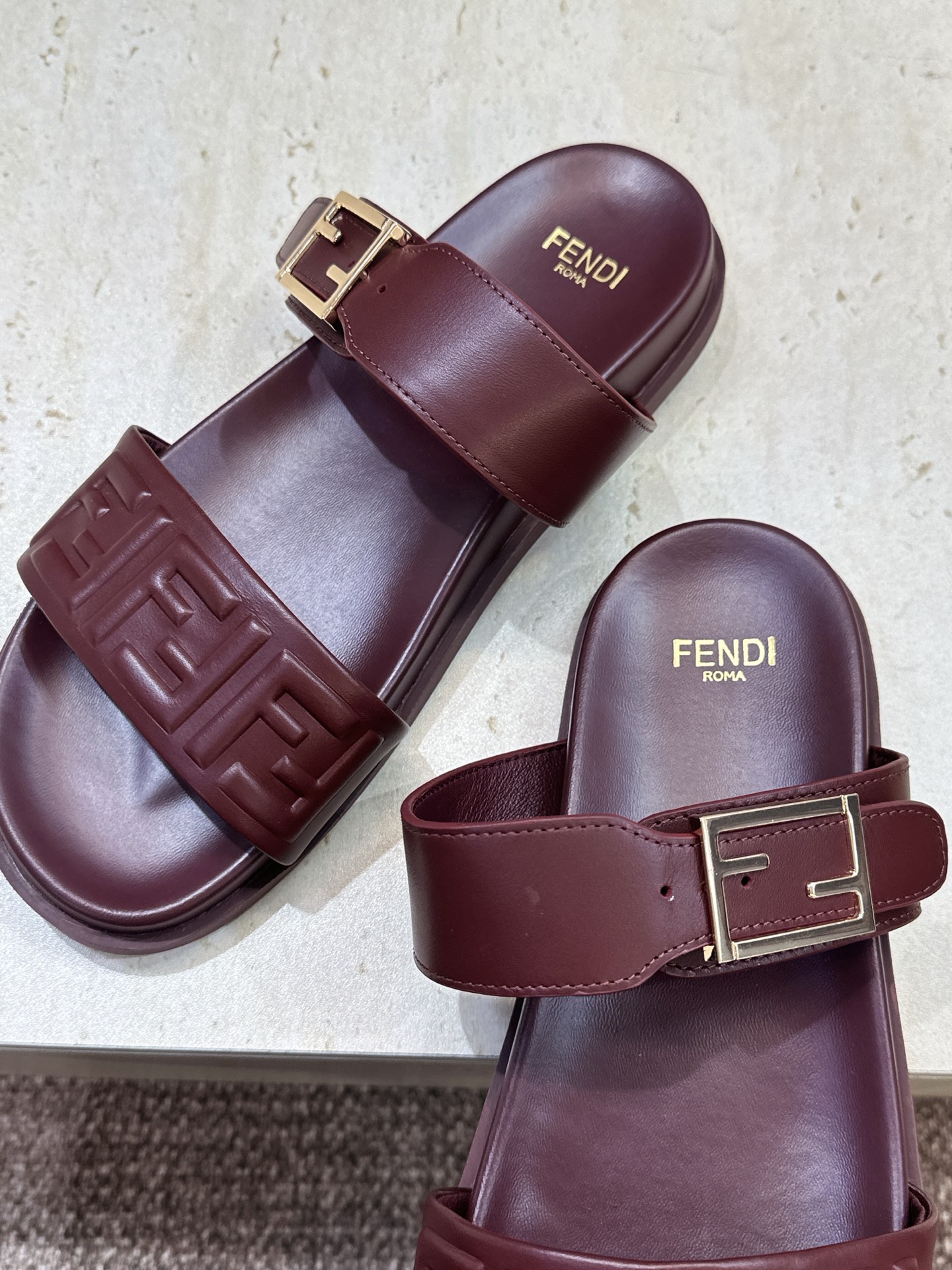 芬迪 Fendi 2026春夏情侣新款懒人沙滩鞋 F家明星同款字母logo五金扣厚底圆头露趾拼色凉拖鞋材