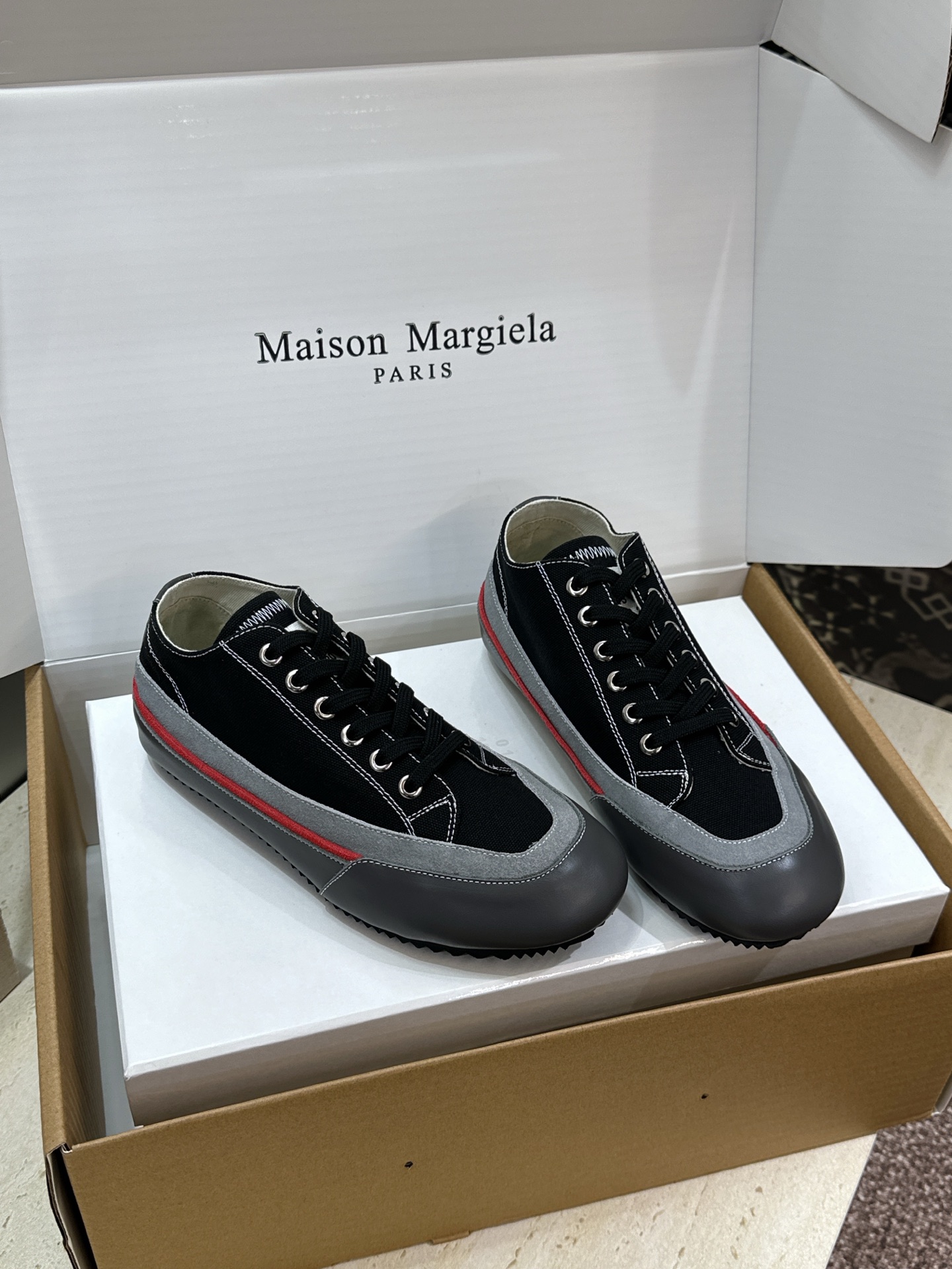 （配全套飞机盒）MaisonMargiela 2026春夏情侣新款系带德训休闲鞋 MM6 马吉拉字母lo