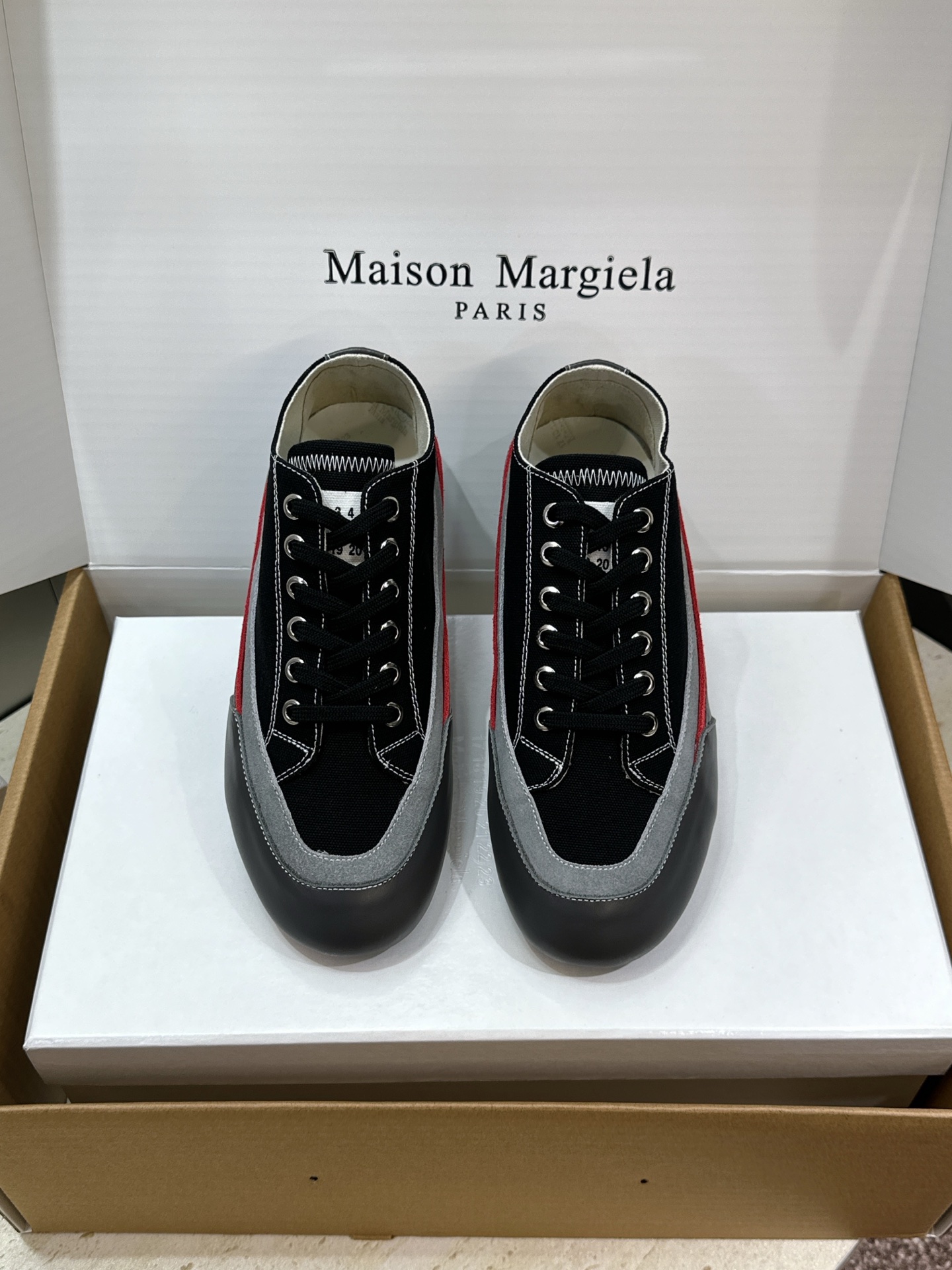（配全套飞机盒）MaisonMargiela 2026春夏情侣新款系带德训休闲鞋 MM6 马吉拉字母lo