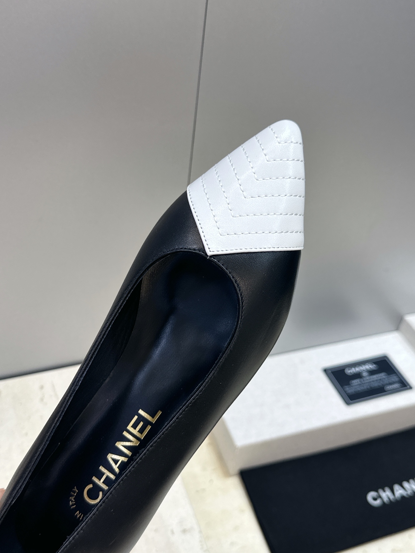 CHANEL 香奈儿 2026春夏新款平底尖头拼色女鞋  小香双C字母logo五金扣时尚百搭单鞋材质:鞋