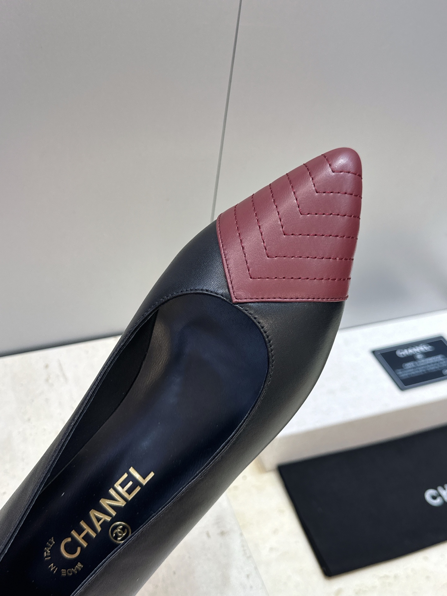 CHANEL 香奈儿 2026春夏新款平底尖头拼色女鞋  小香双C字母logo五金扣时尚百搭单鞋材质:鞋
