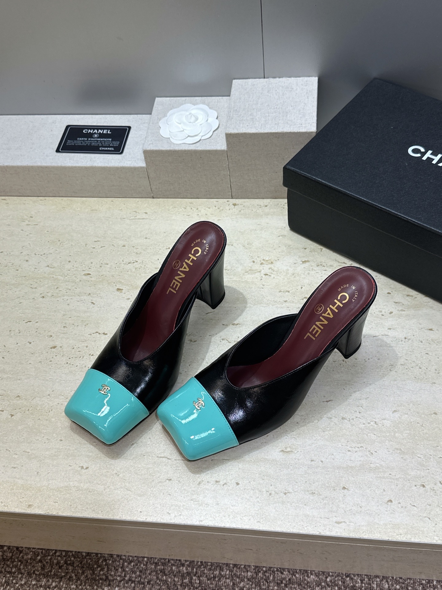 CHANEL 香奈儿 2026春夏走秀新款斑点马毛粗跟女鞋 小香字母logo五金扣方头高跟拼色穆勒凉拖鞋