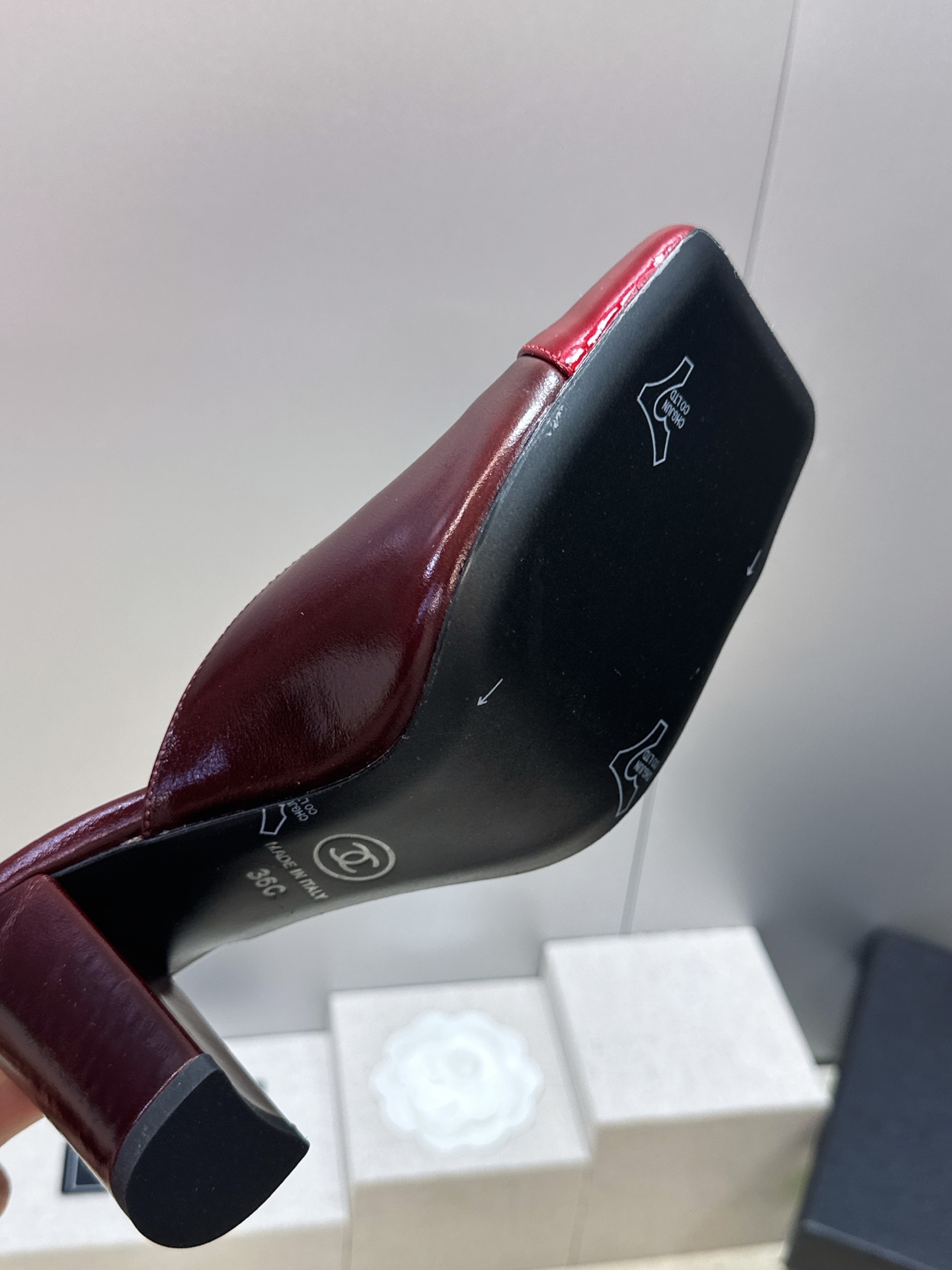 CHANEL 香奈儿 2026春夏走秀新款斑点马毛粗跟女鞋 小香字母logo五金扣方头高跟拼色穆勒凉拖鞋