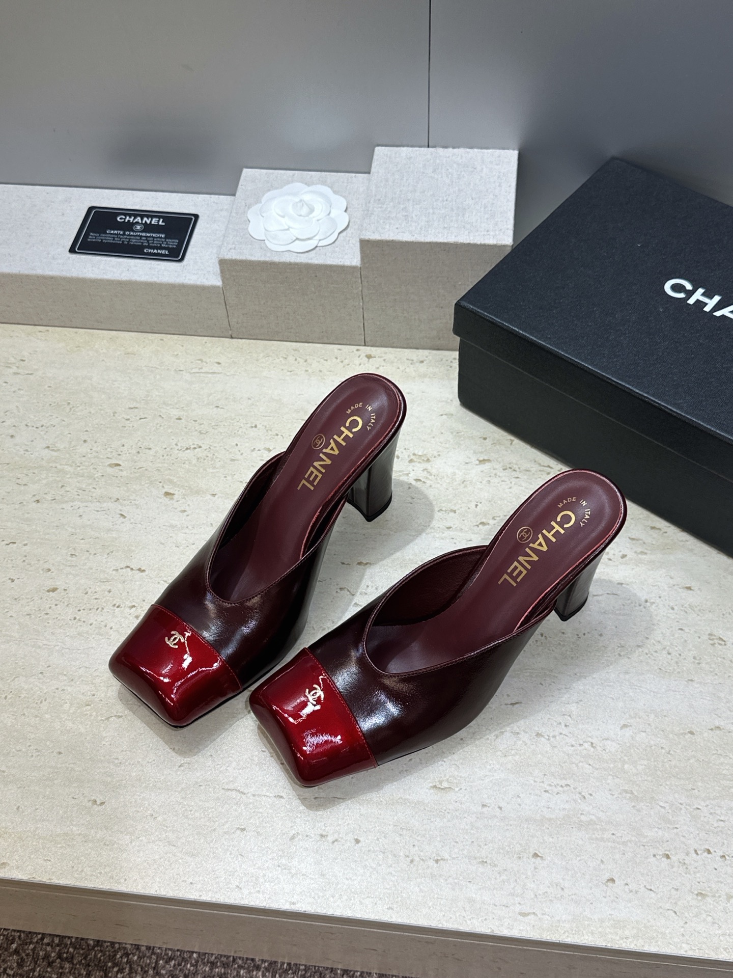 CHANEL 香奈儿 2026春夏走秀新款斑点马毛粗跟女鞋 小香字母logo五金扣方头高跟拼色穆勒凉拖鞋