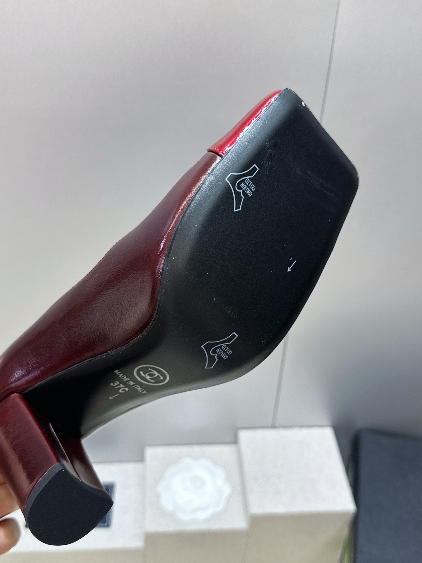 CHANEL 香奈儿 2026春夏走秀新款奶牛纹斑点马毛粗跟女鞋 小香双C字母logo五金扣方头高跟拼色