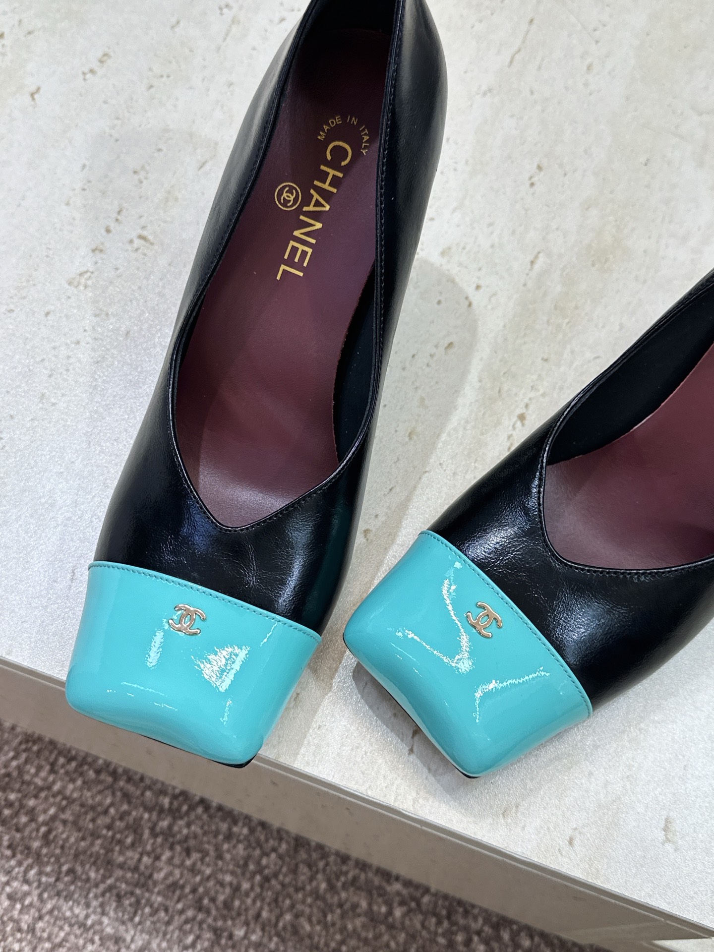 CHANEL 香奈儿 2026春夏走秀新款奶牛纹斑点马毛粗跟女鞋 小香双C字母logo五金扣方头高跟拼色