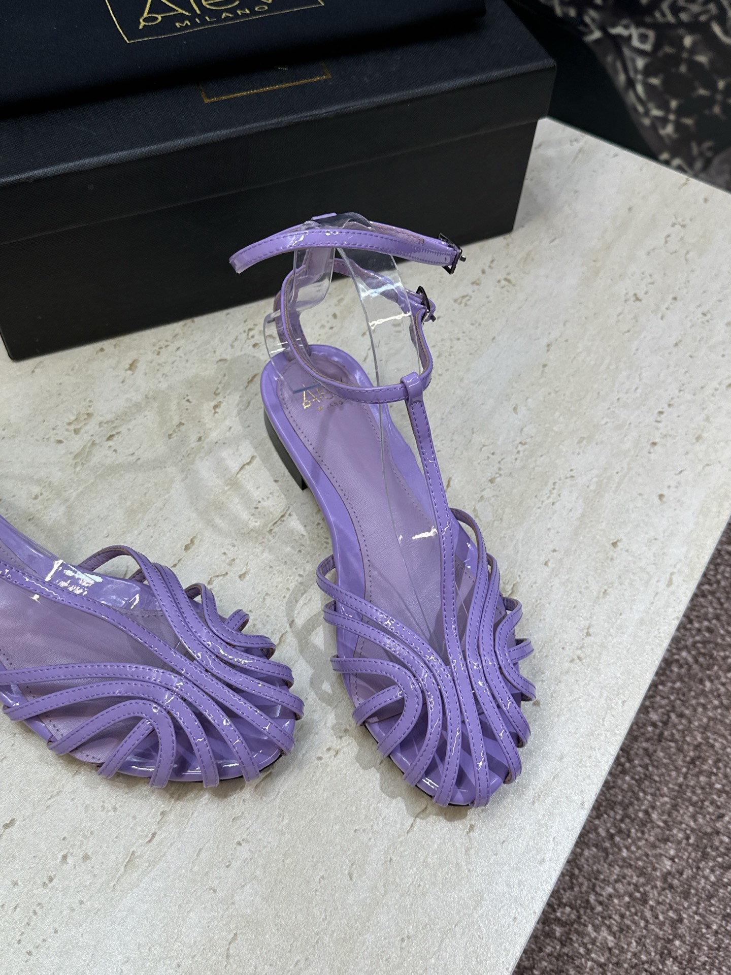 Alevì Milano 春夏经典系列T字带果冻色编织镂空猪笼女鞋 阿列维.姆拉诺 字母logo五金扣平